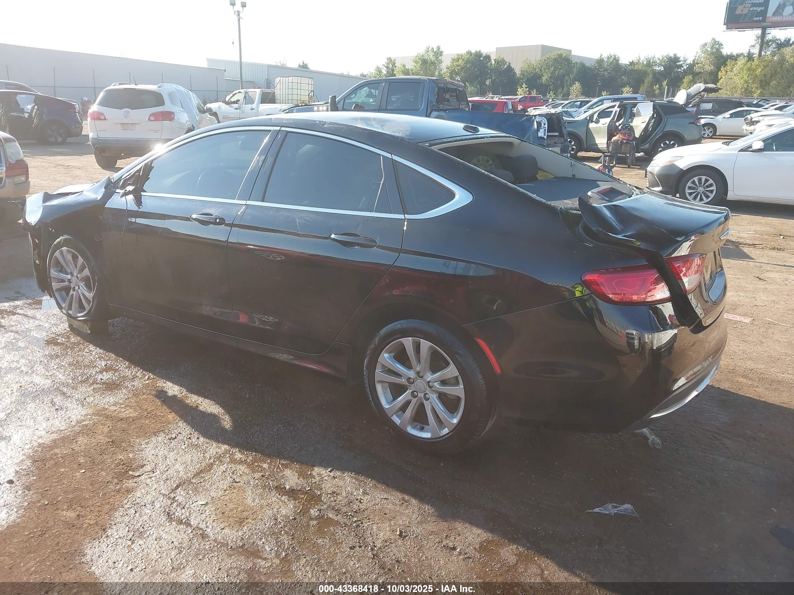CHRYSLER 200 image 3
