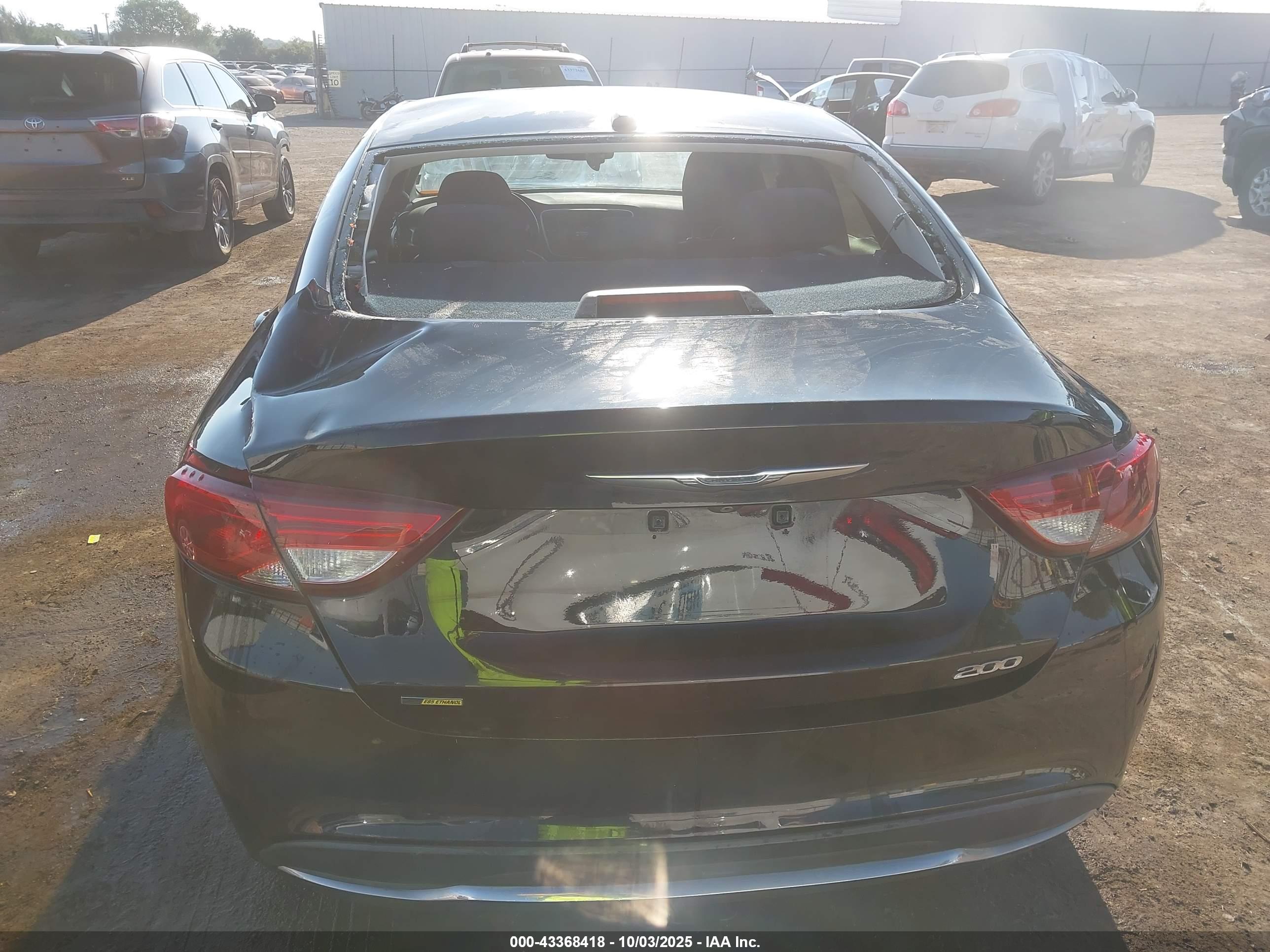 CHRYSLER 200 image 6