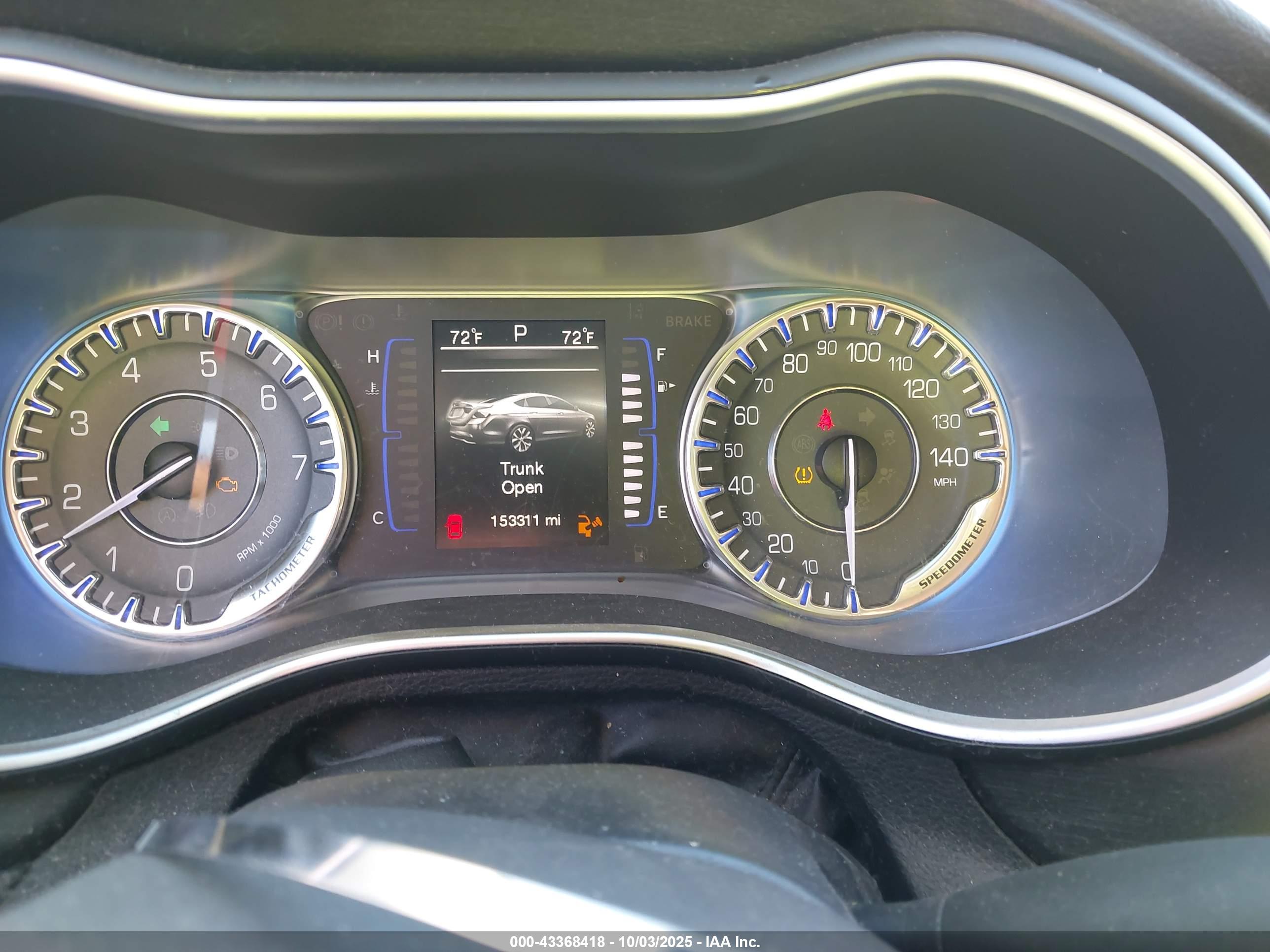 CHRYSLER 200 image 7