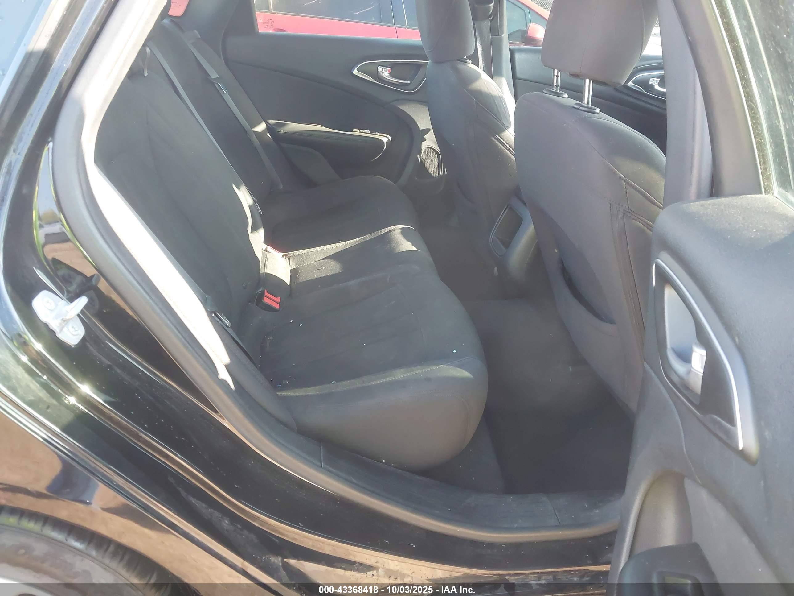 CHRYSLER 200 image 8
