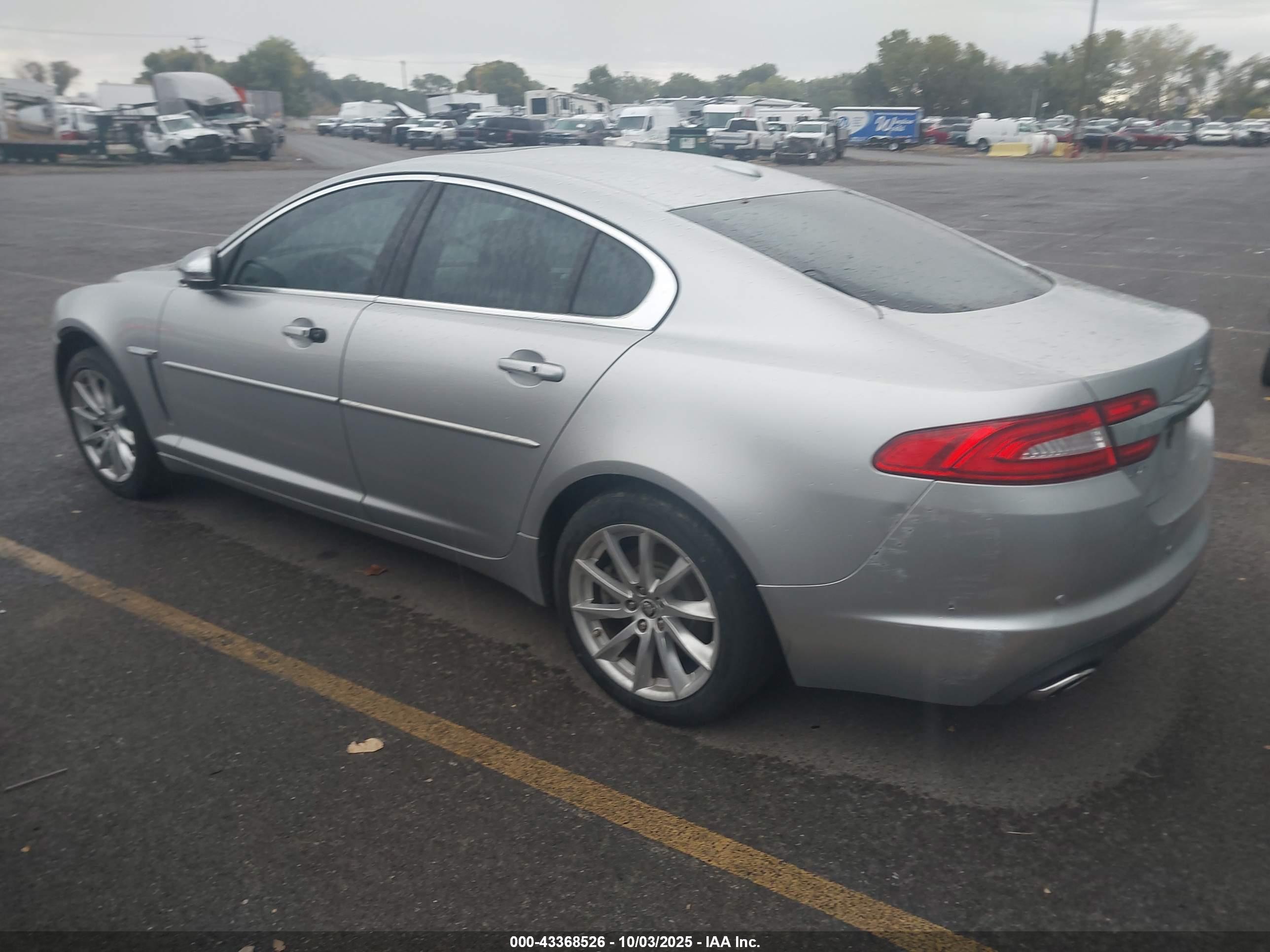 JAGUAR XF image 3