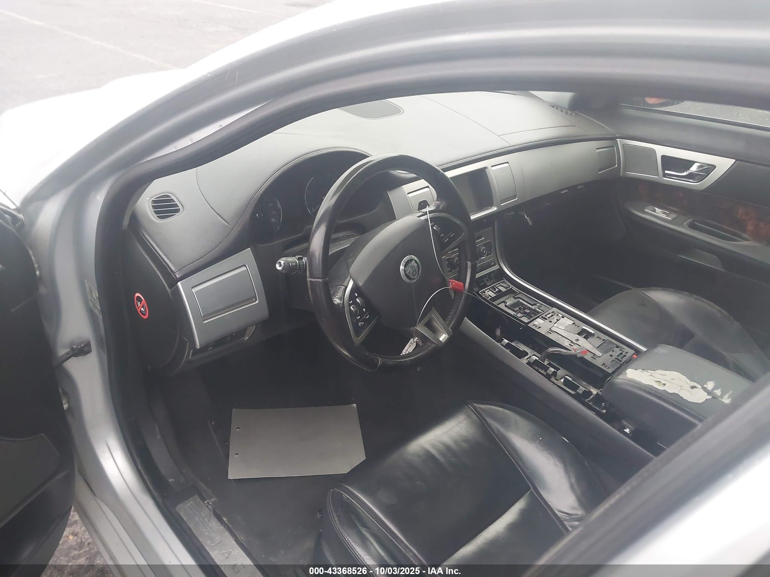 JAGUAR XF image 5