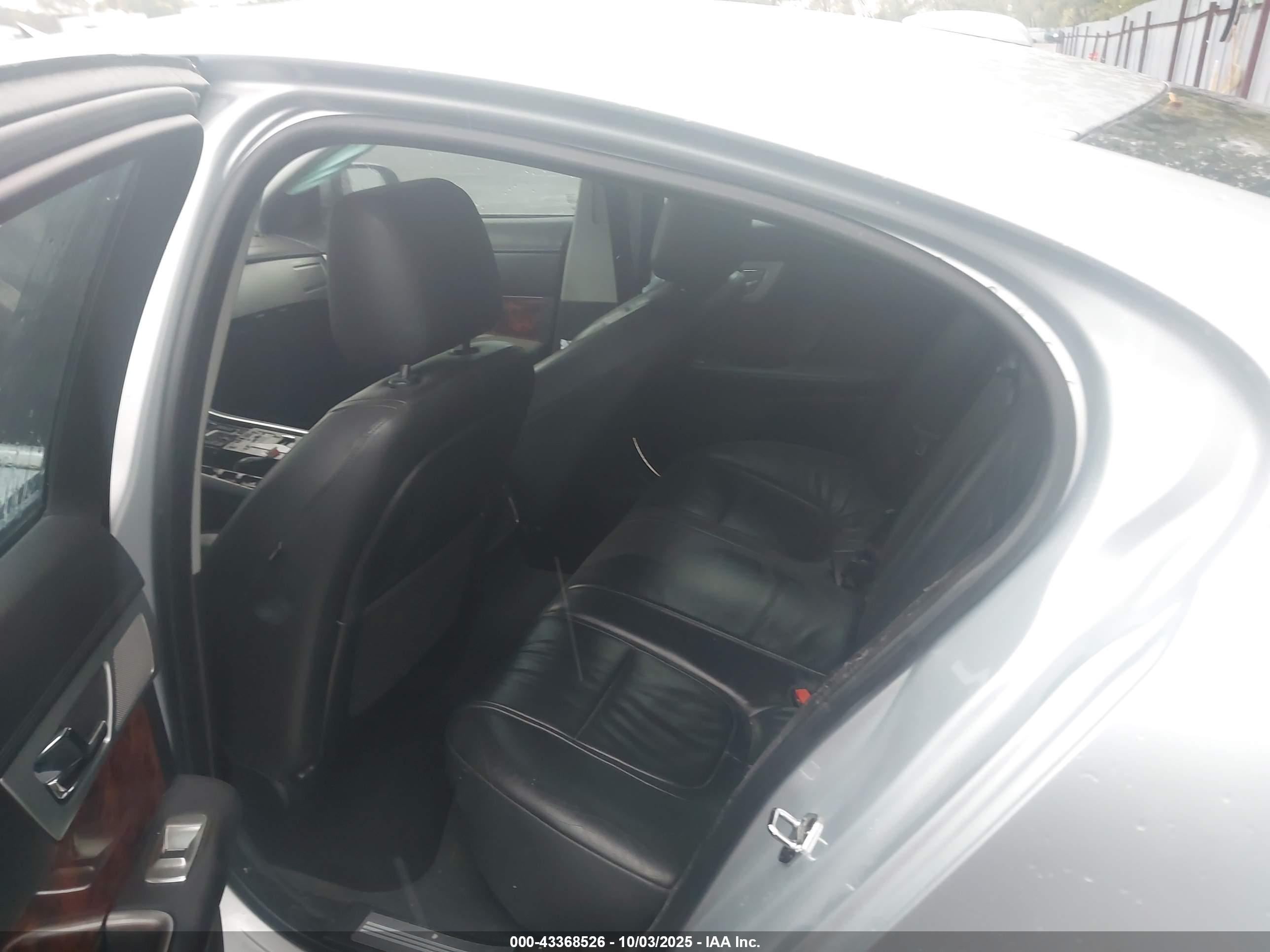 JAGUAR XF image 8