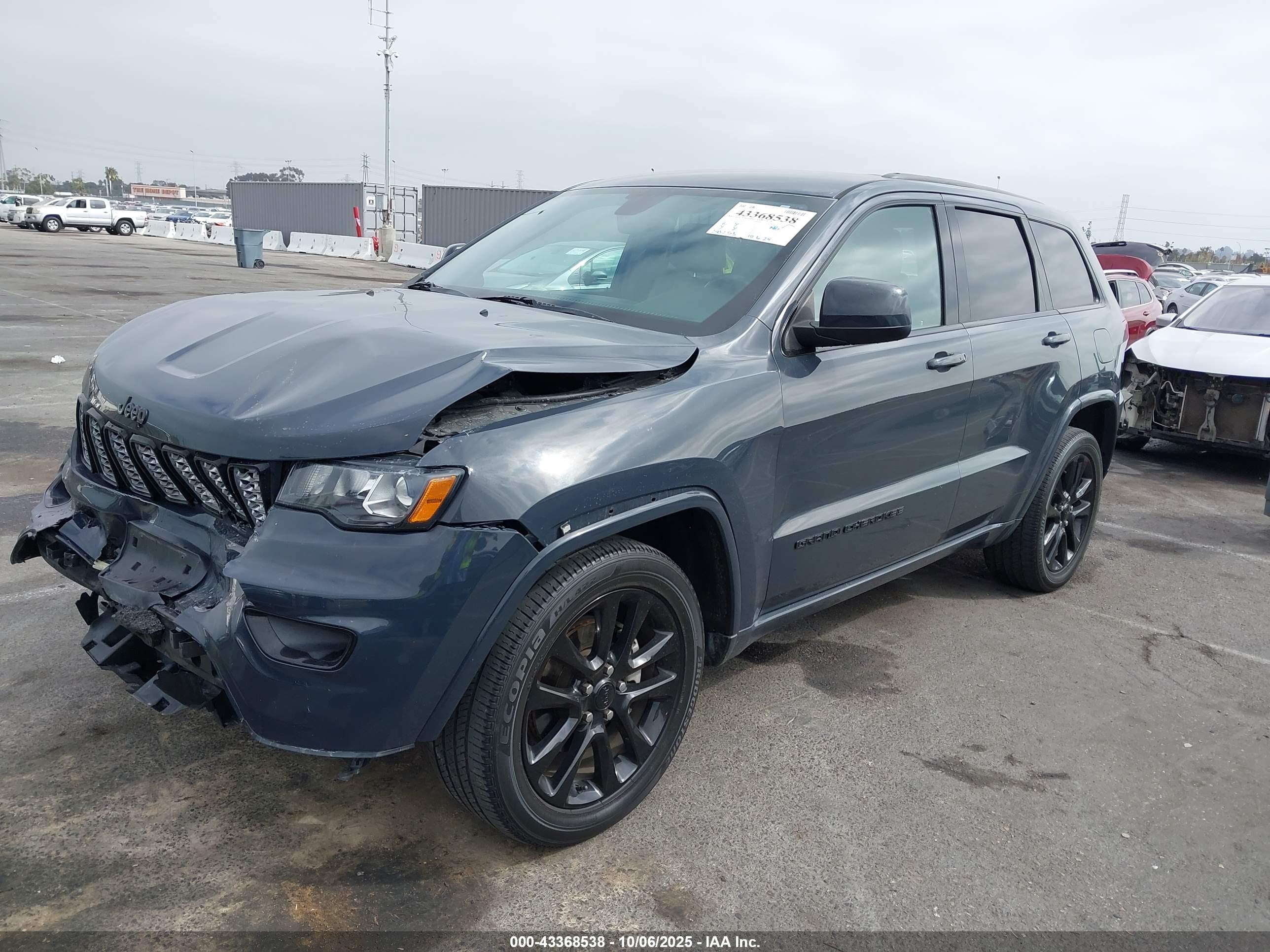 JEEP GRAND image 2