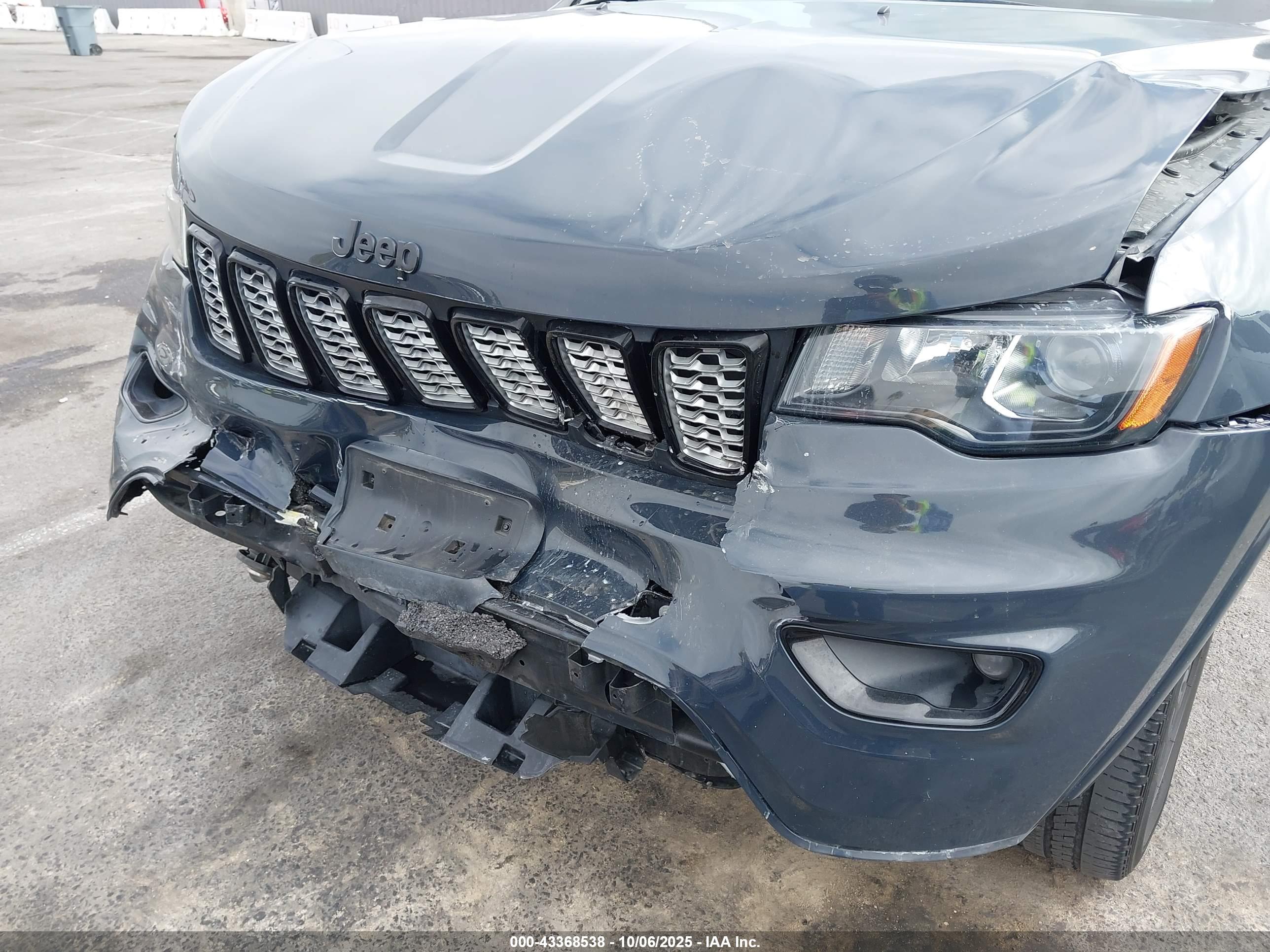JEEP GRAND image 6