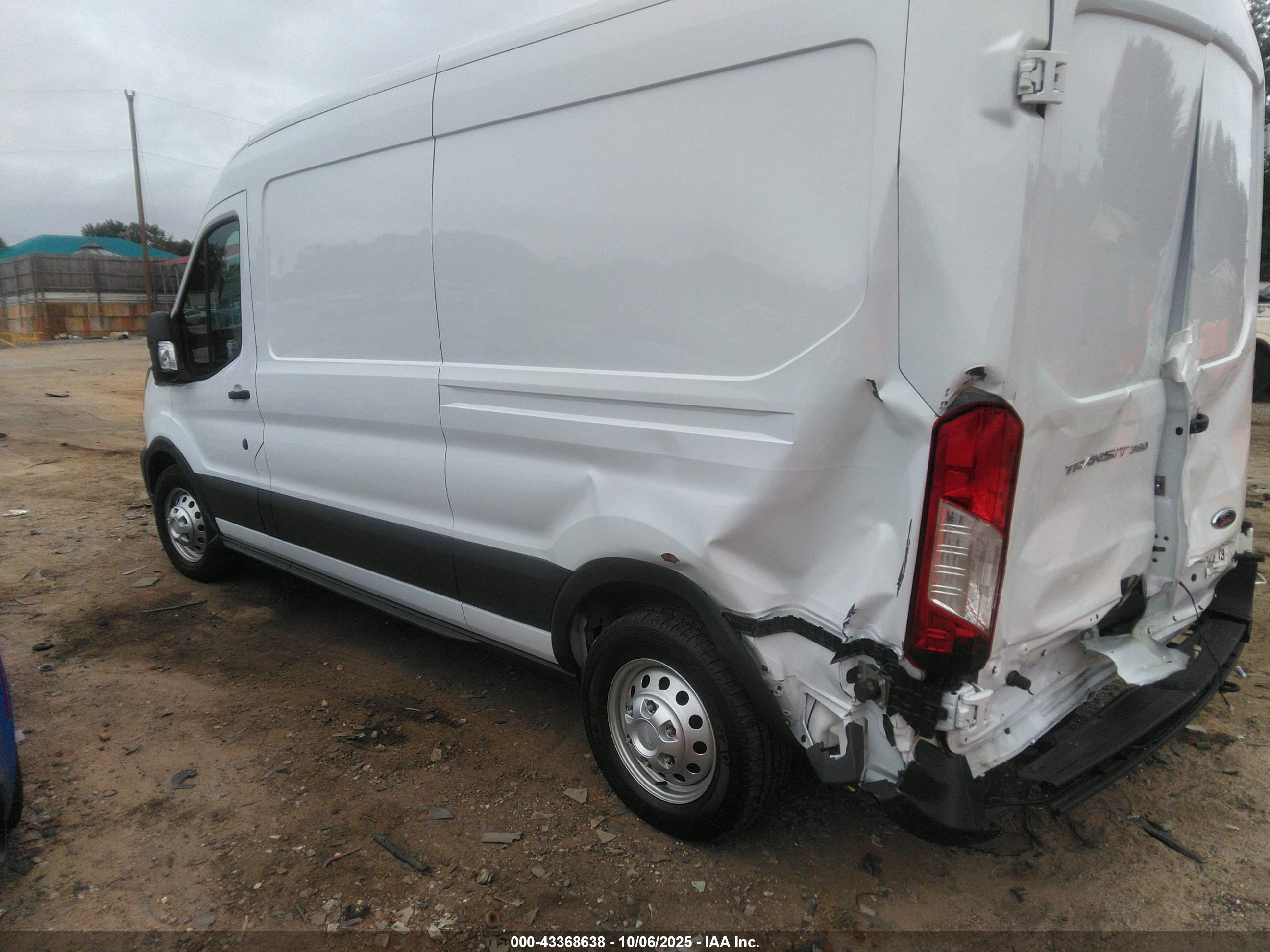 FORD TRANSIT-350 image 3
