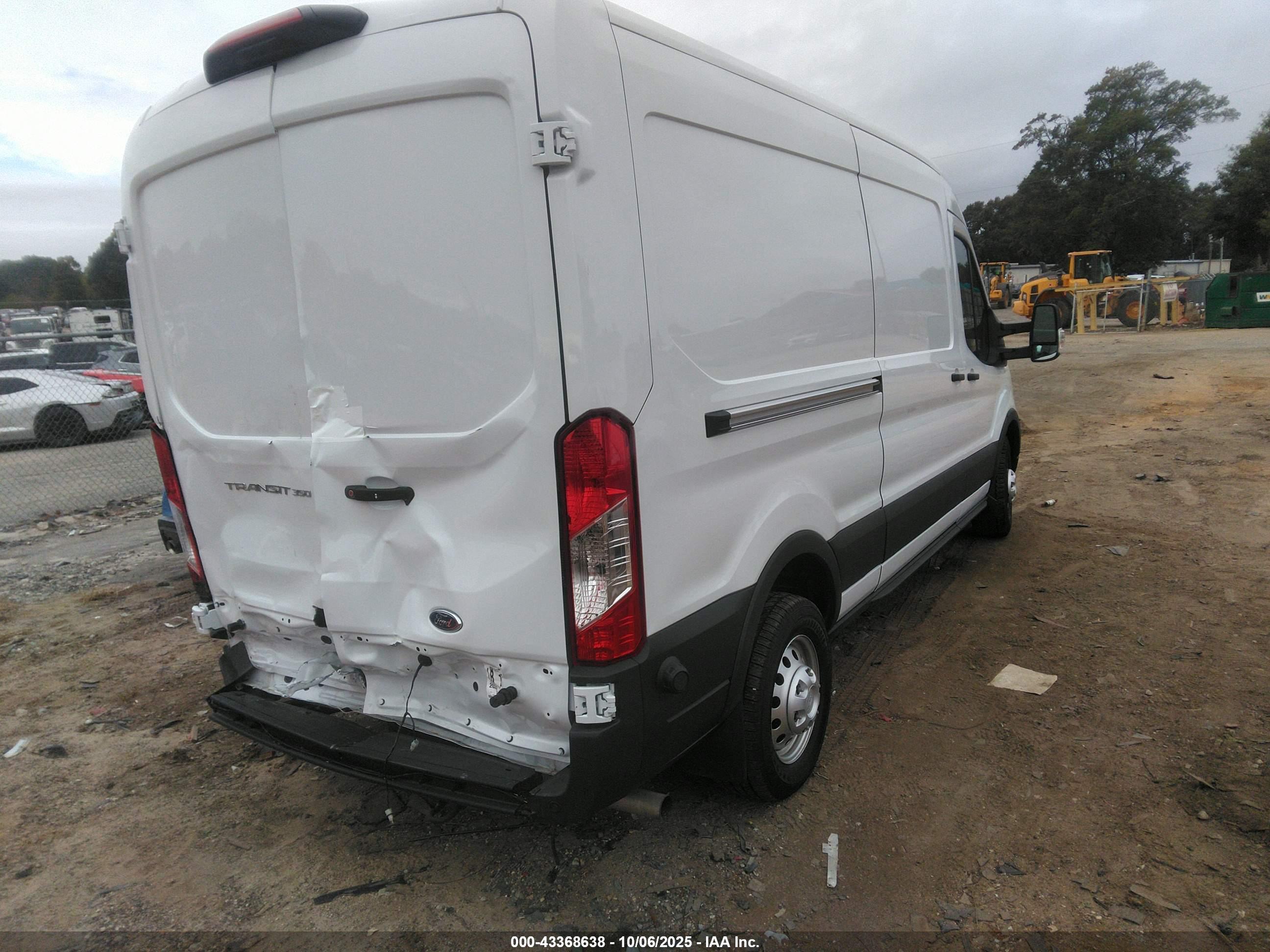 FORD TRANSIT-350 image 4