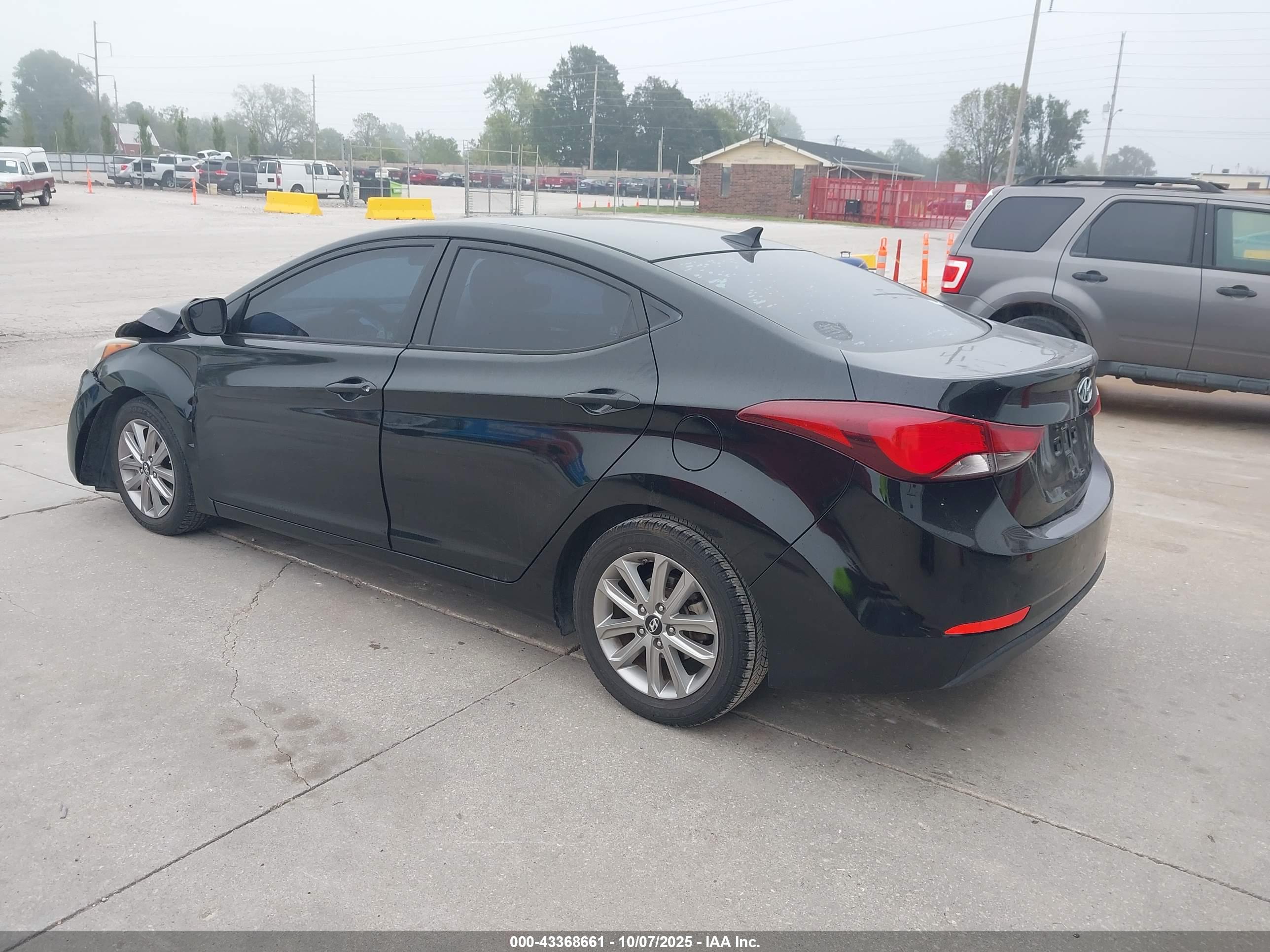 HYUNDAI ELANTRA image 3