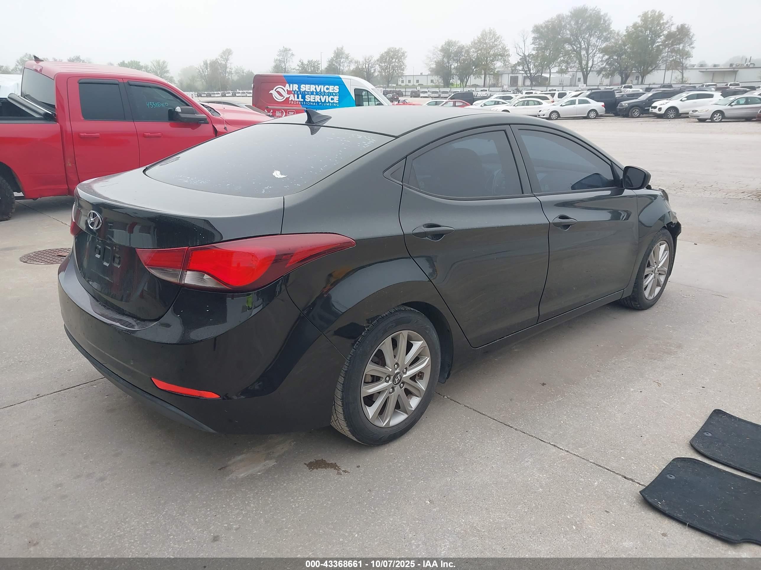 HYUNDAI ELANTRA image 4