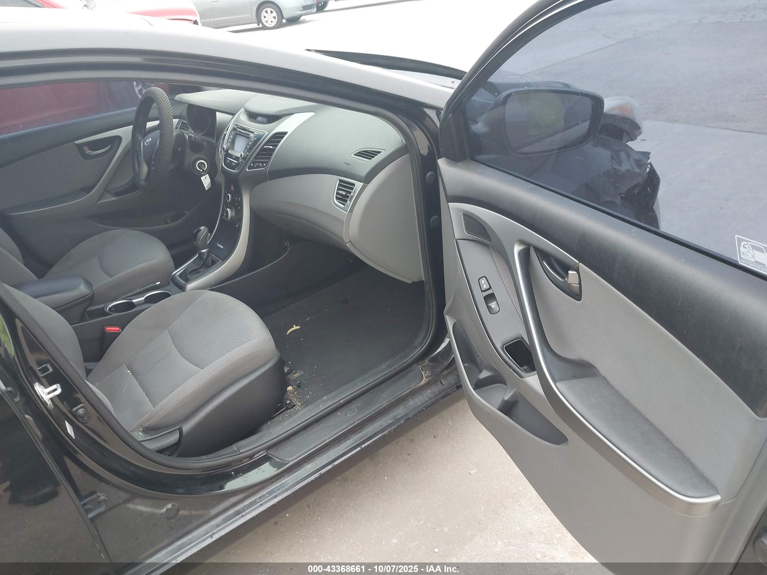 HYUNDAI ELANTRA image 5