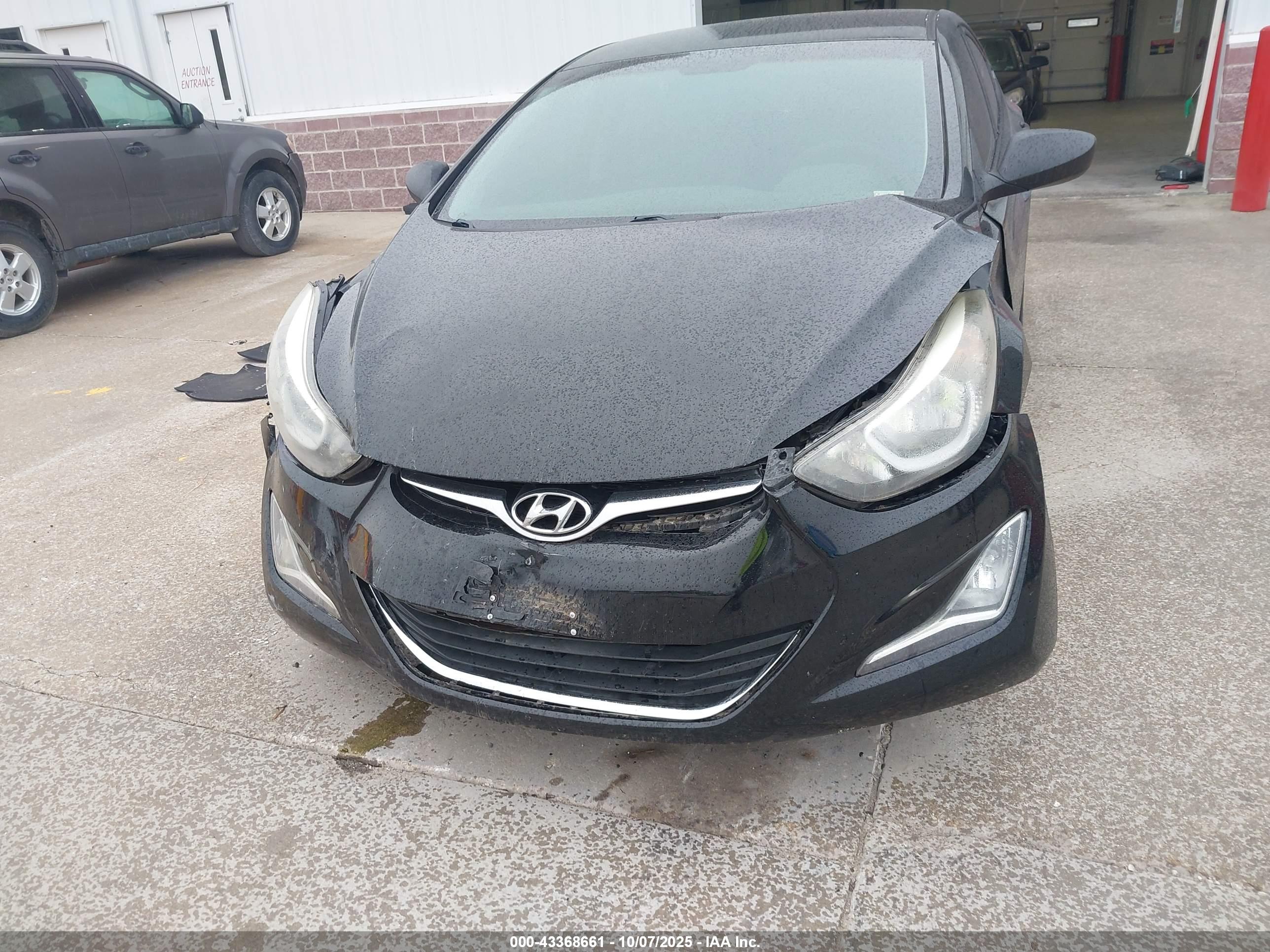 HYUNDAI ELANTRA image 6