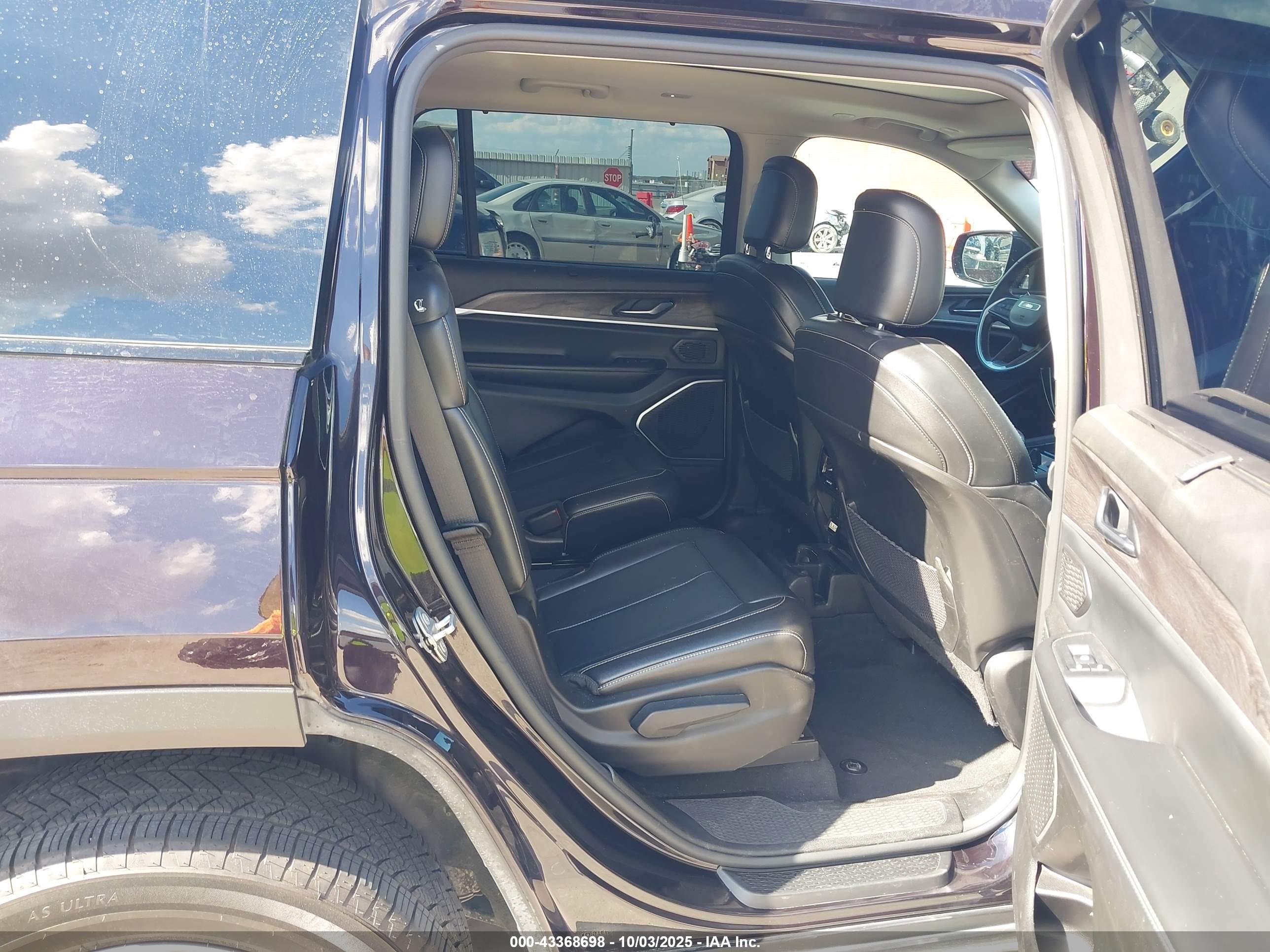 JEEP GRAND image 8