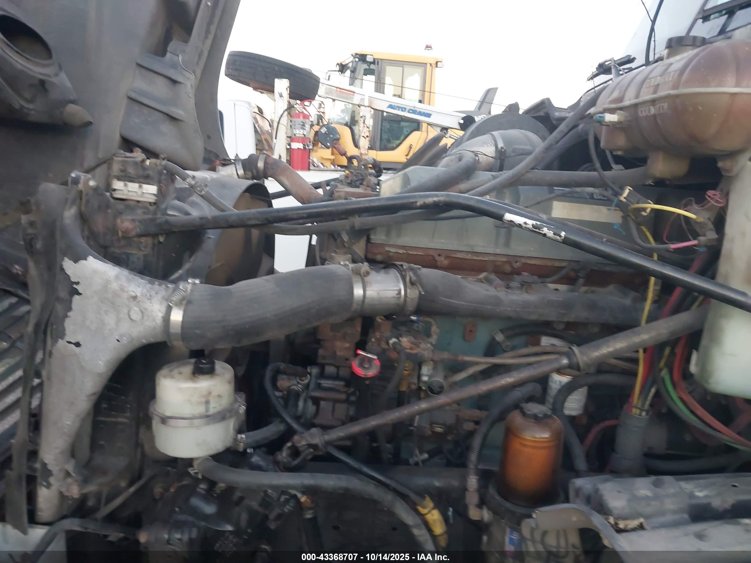 FREIGHTLINER CONVENTIONAL image 10