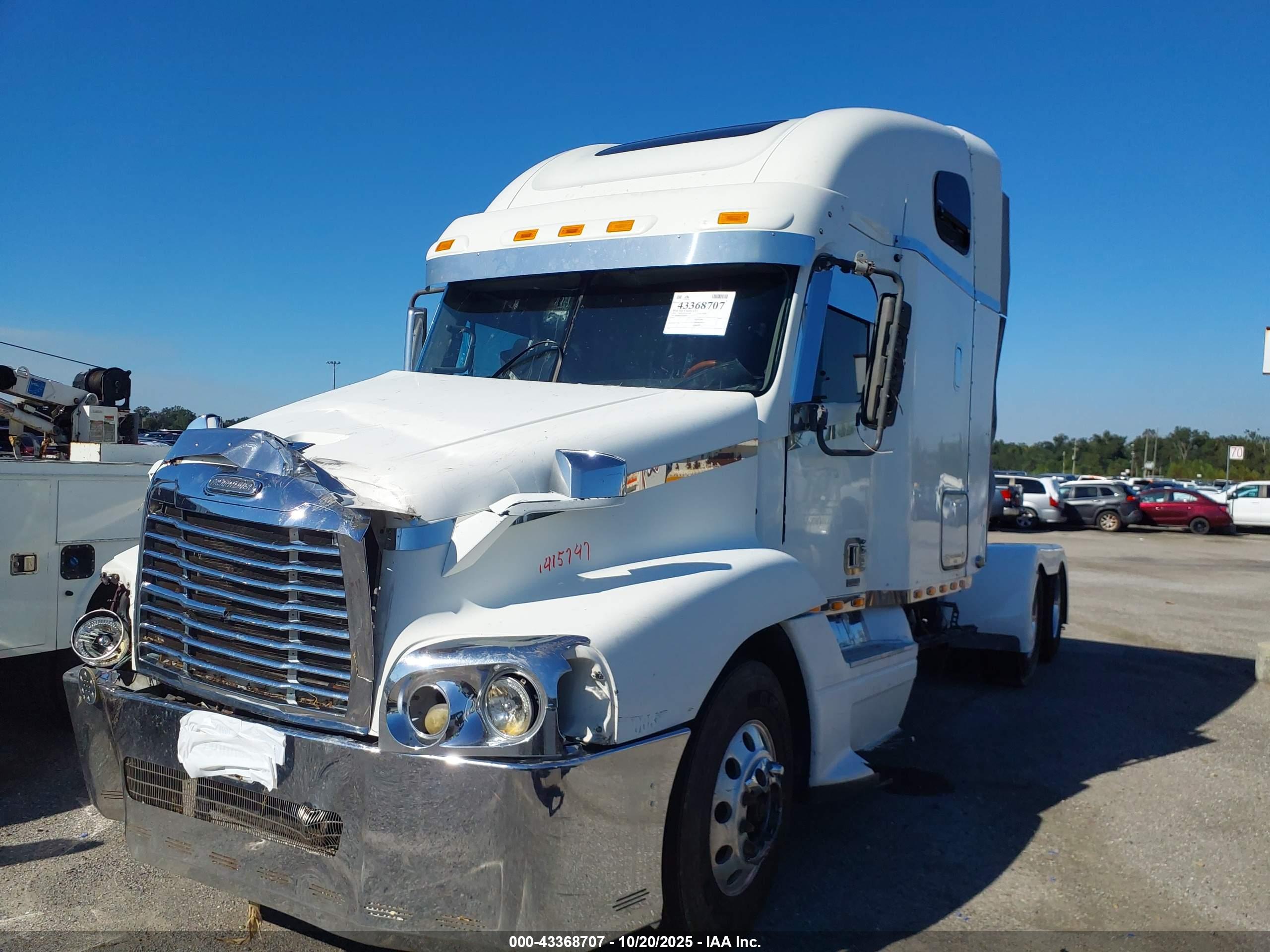 FREIGHTLINER CONVENTIONAL image 2
