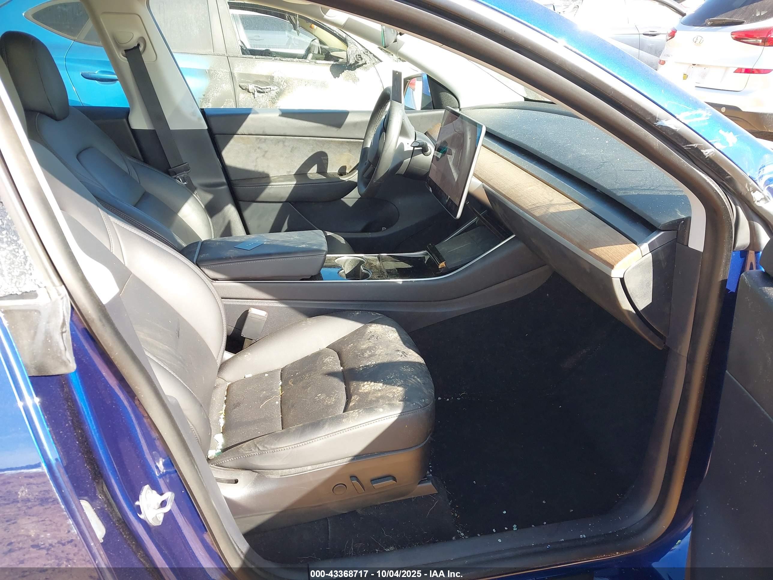 TESLA MODEL image 5