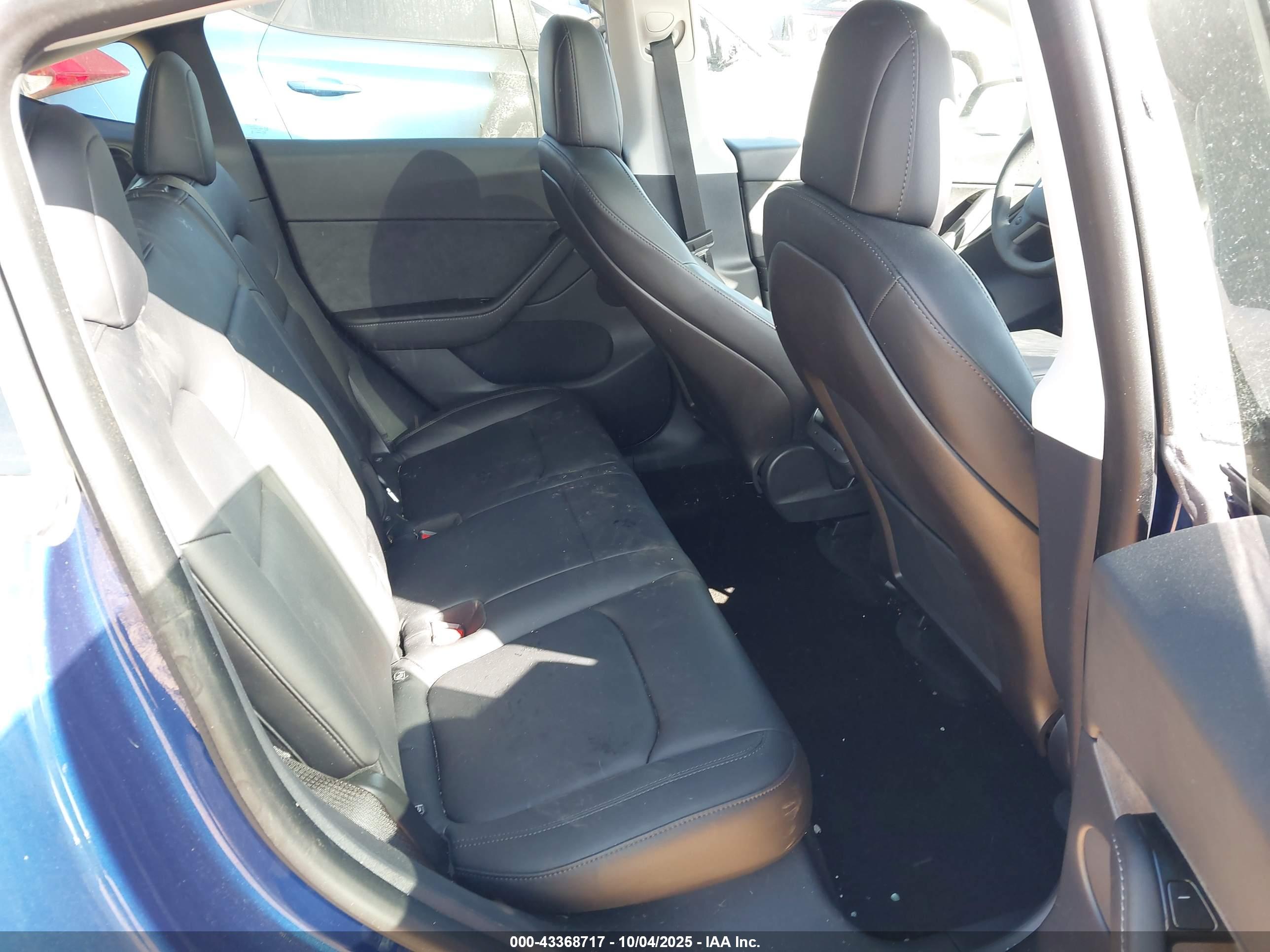 TESLA MODEL image 8