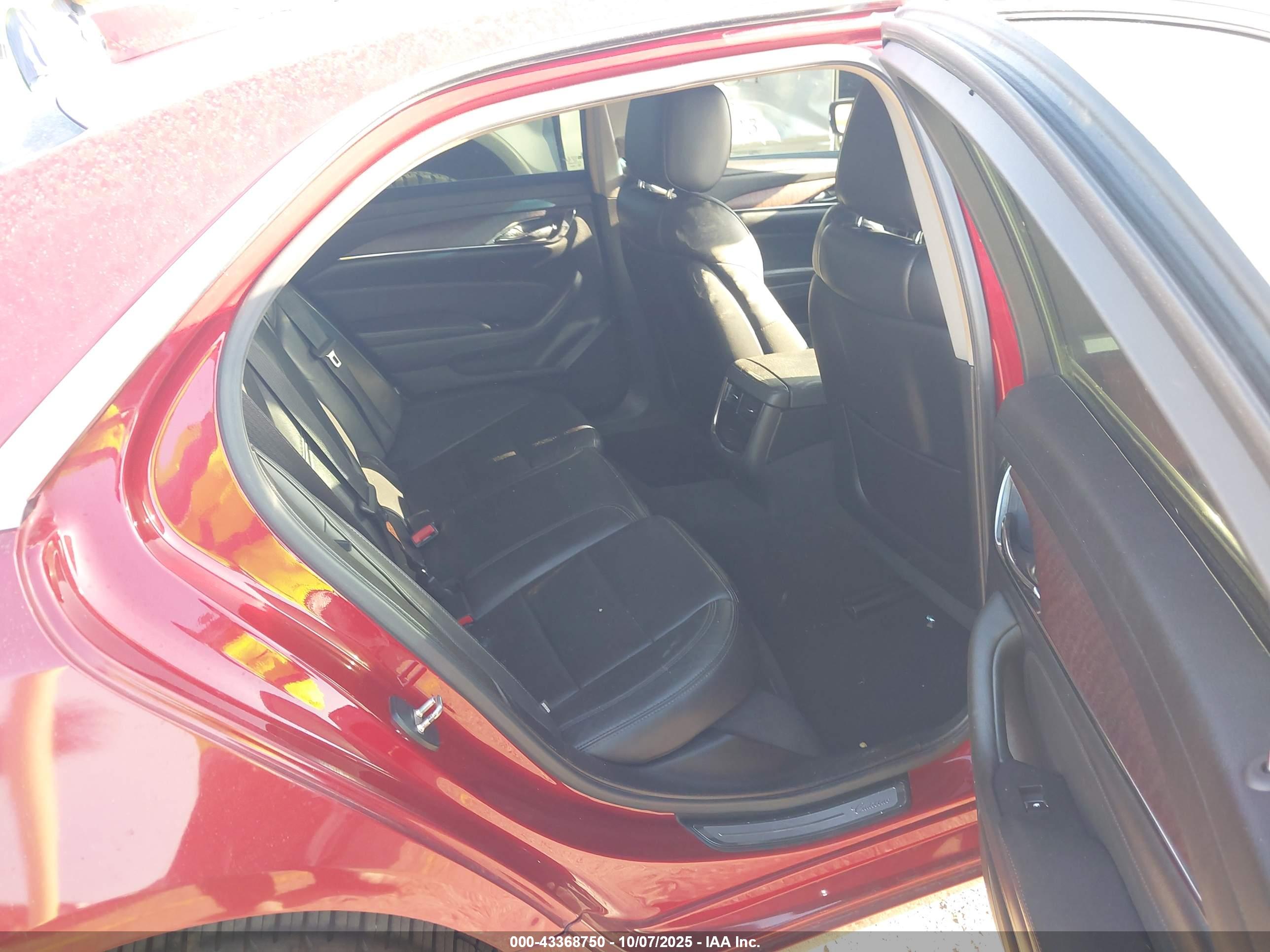CADILLAC CTS image 8
