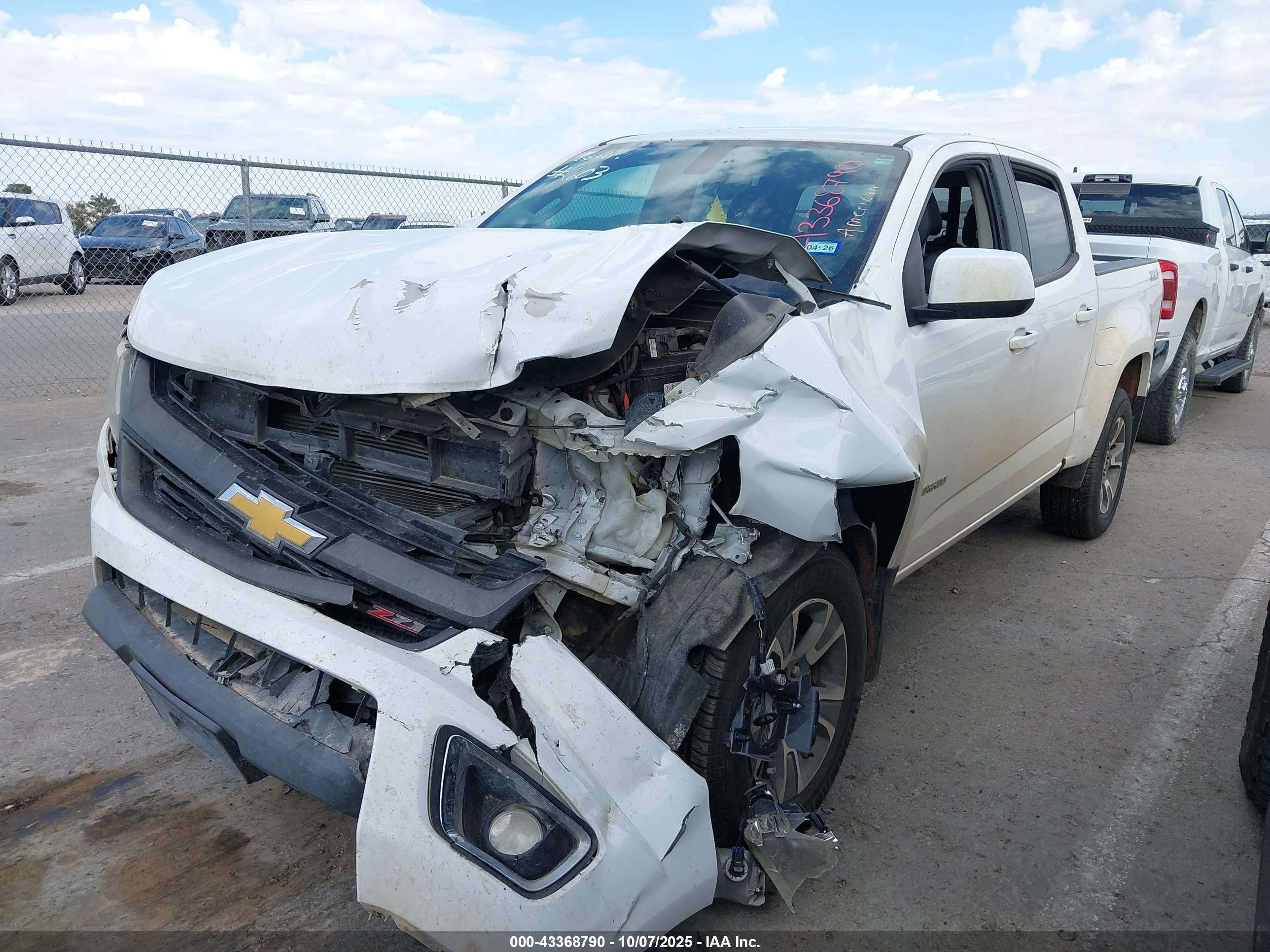 CHEVROLET COLORADO image 2