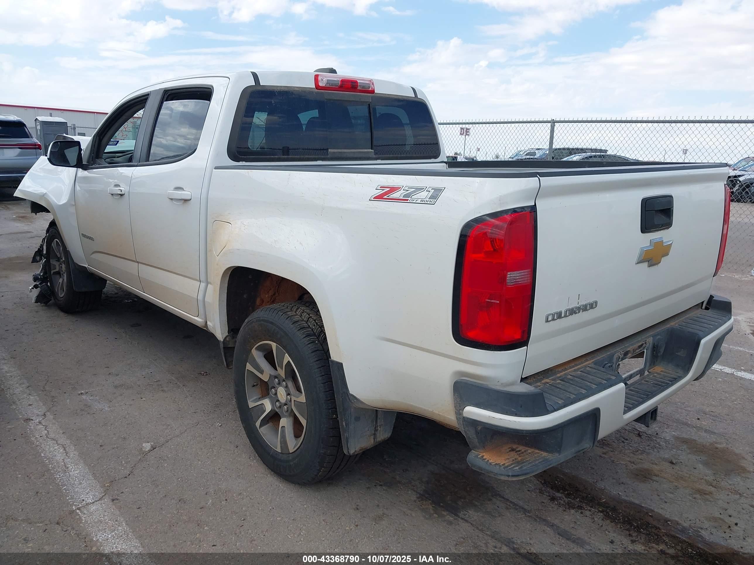 CHEVROLET COLORADO image 3