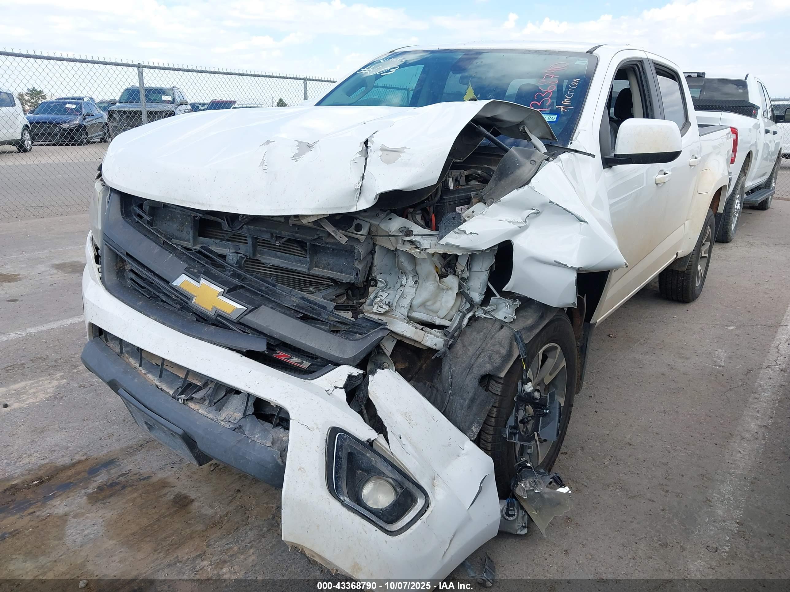 CHEVROLET COLORADO image 6