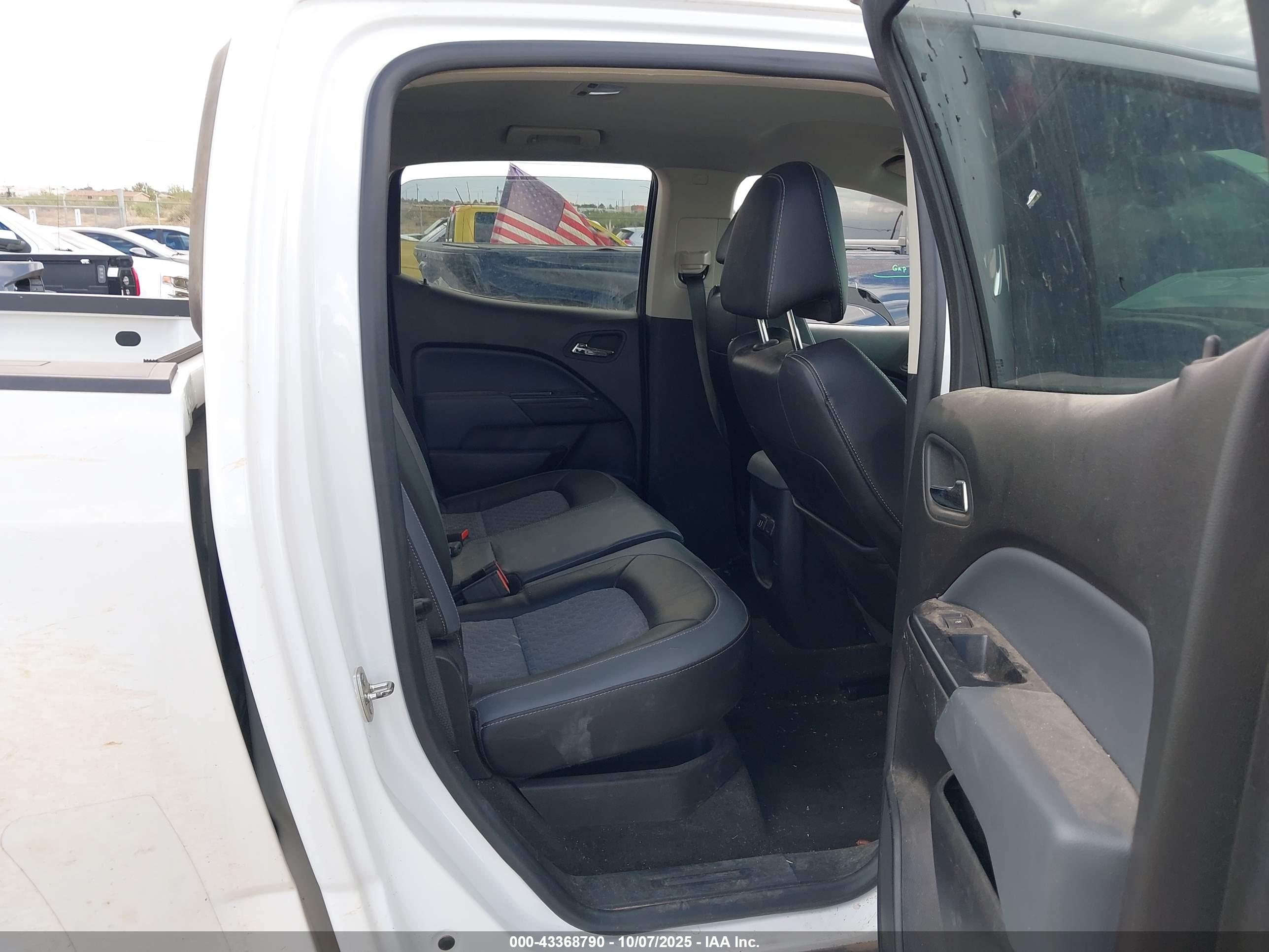 CHEVROLET COLORADO image 8