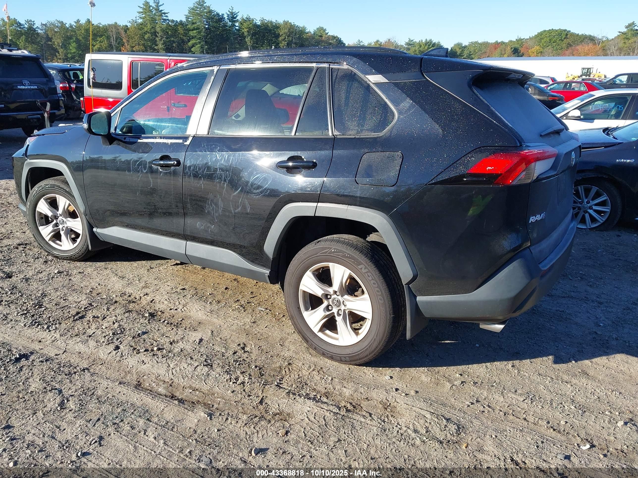 TOYOTA RAV4 image 3