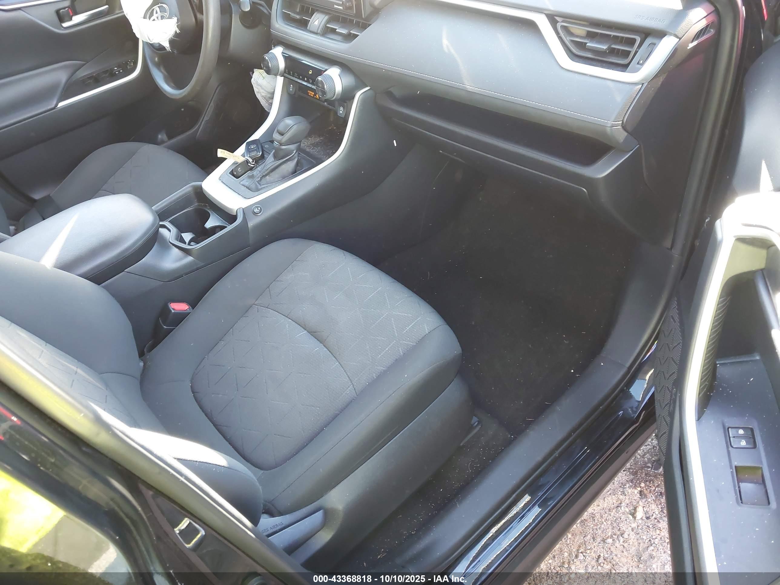 TOYOTA RAV4 image 5