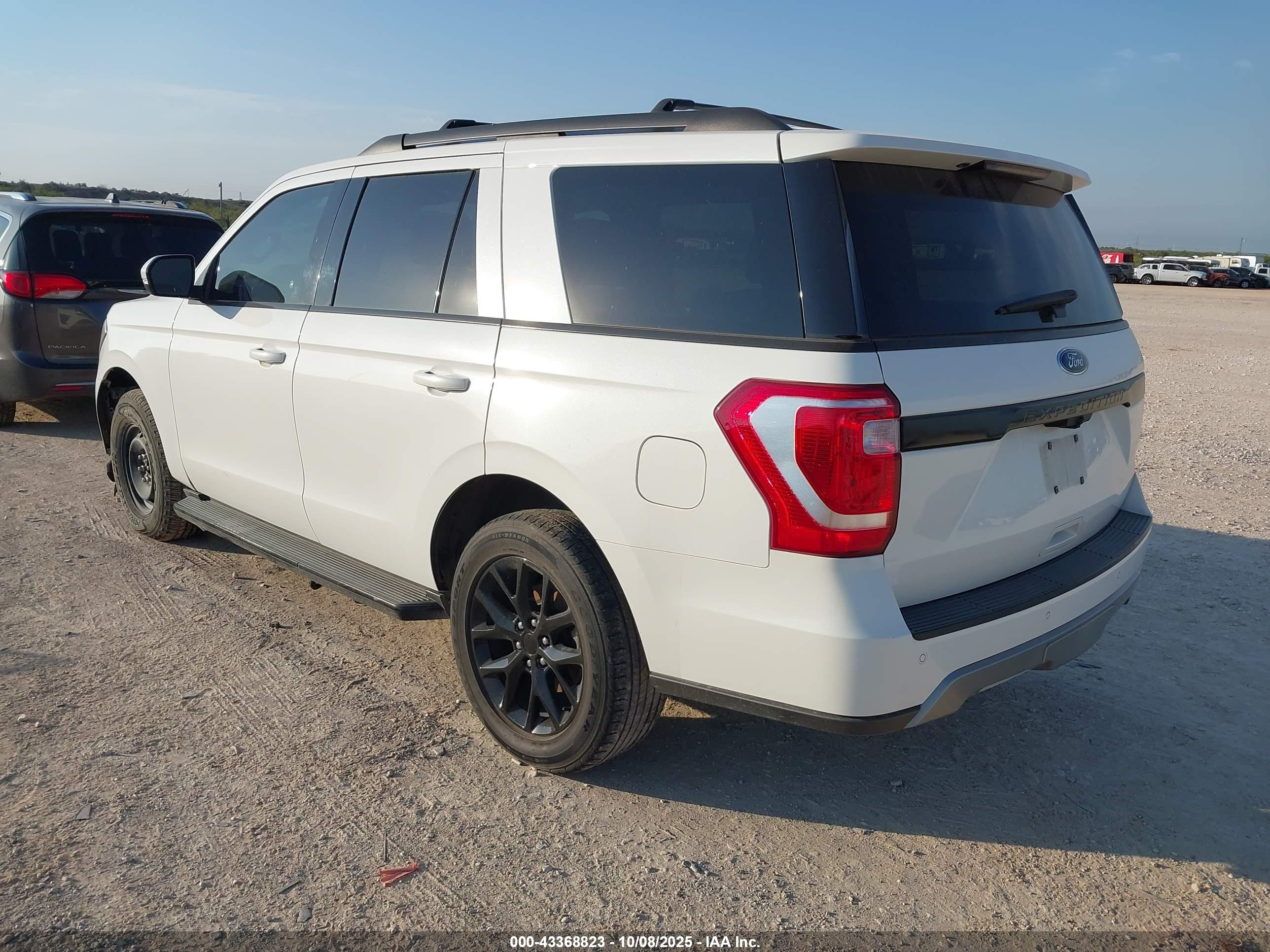 FORD EXPEDITION image 3