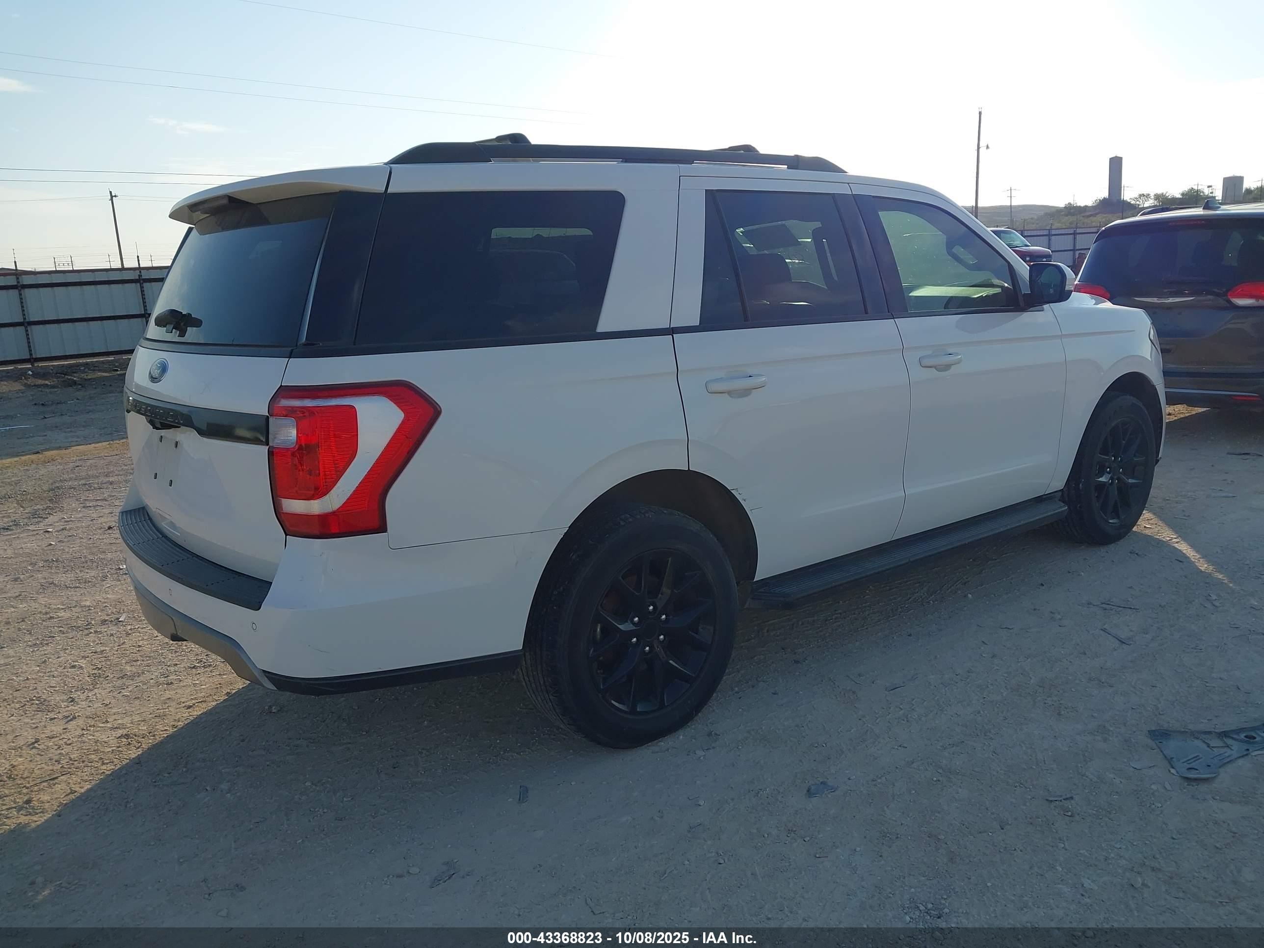 FORD EXPEDITION image 4