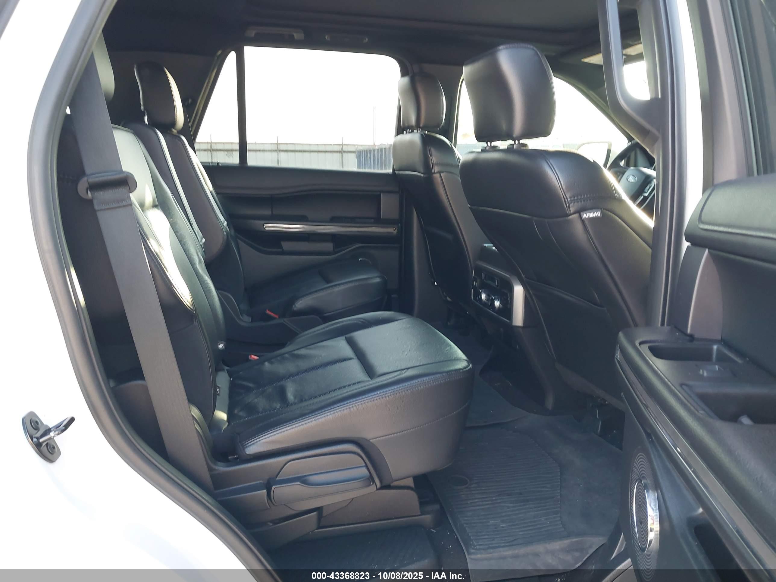 FORD EXPEDITION image 8