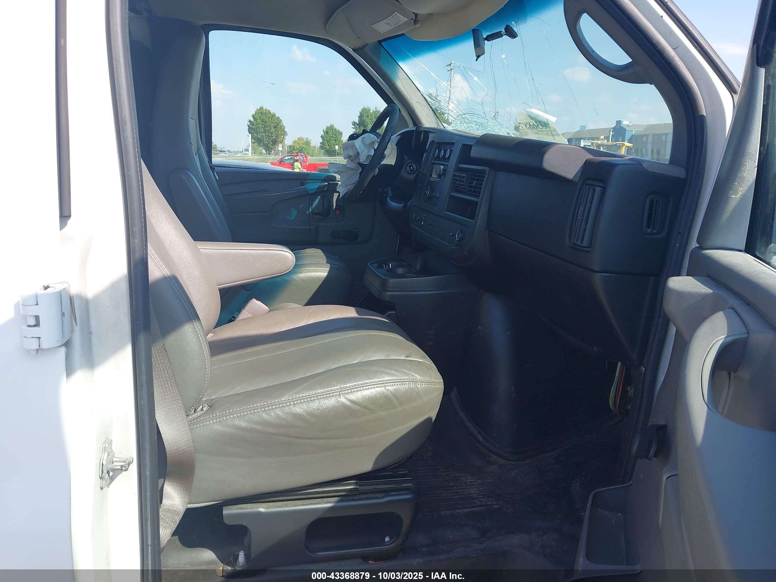 CHEVROLET EXPRESS image 5