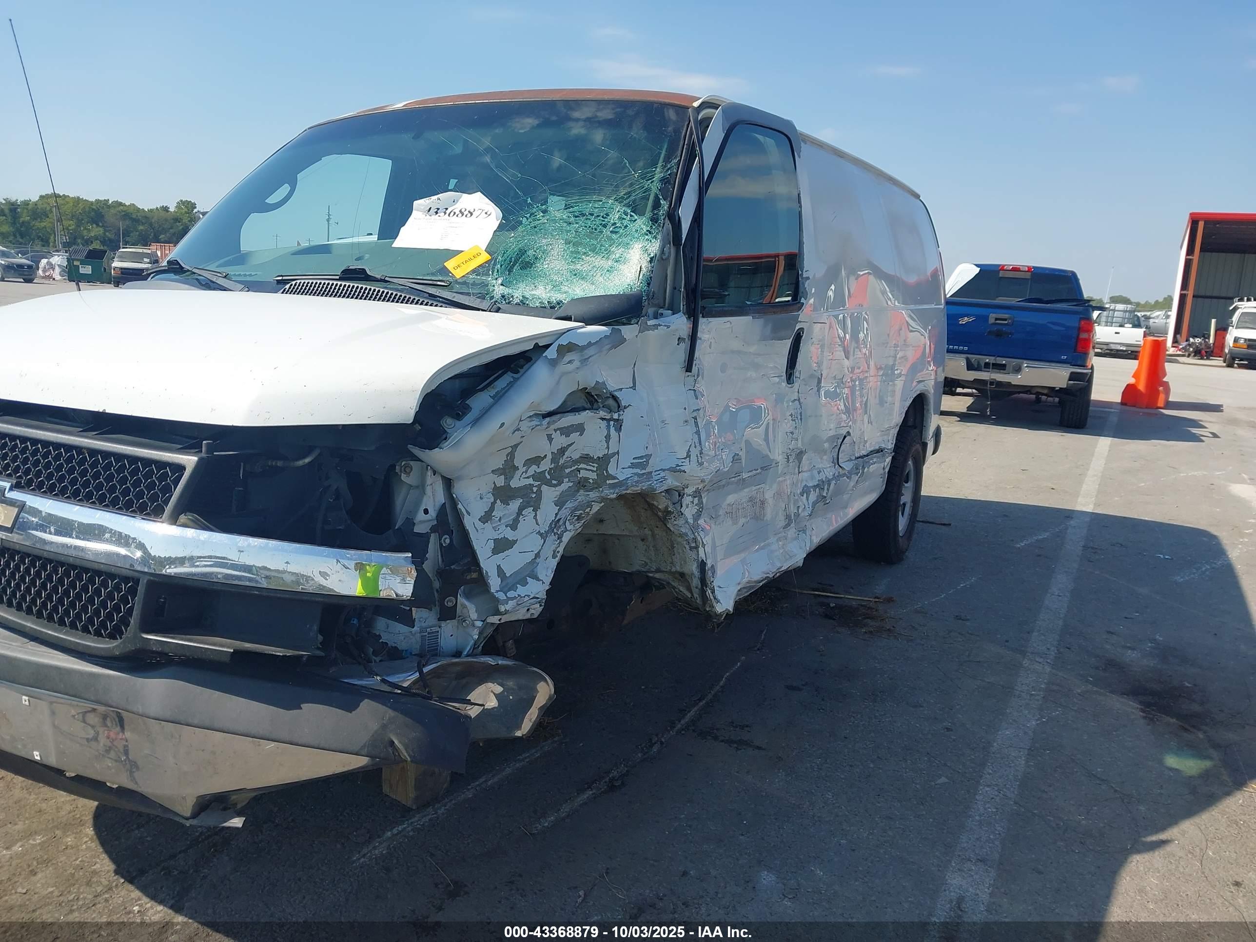 CHEVROLET EXPRESS image 6