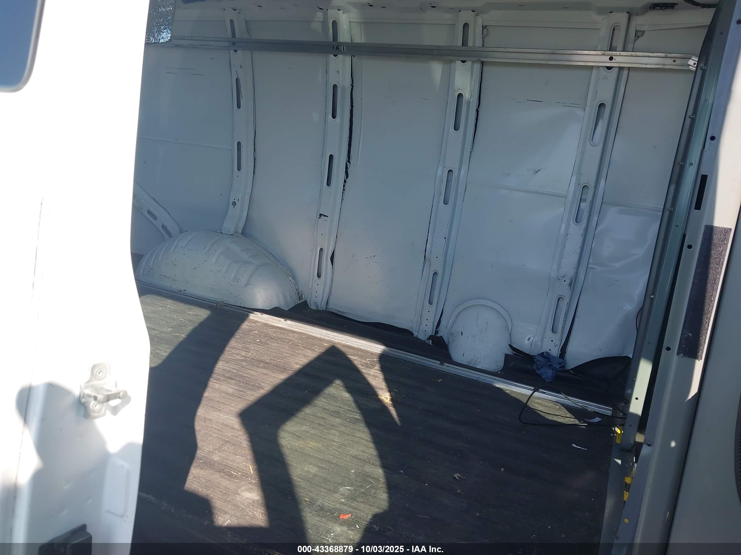 CHEVROLET EXPRESS image 8