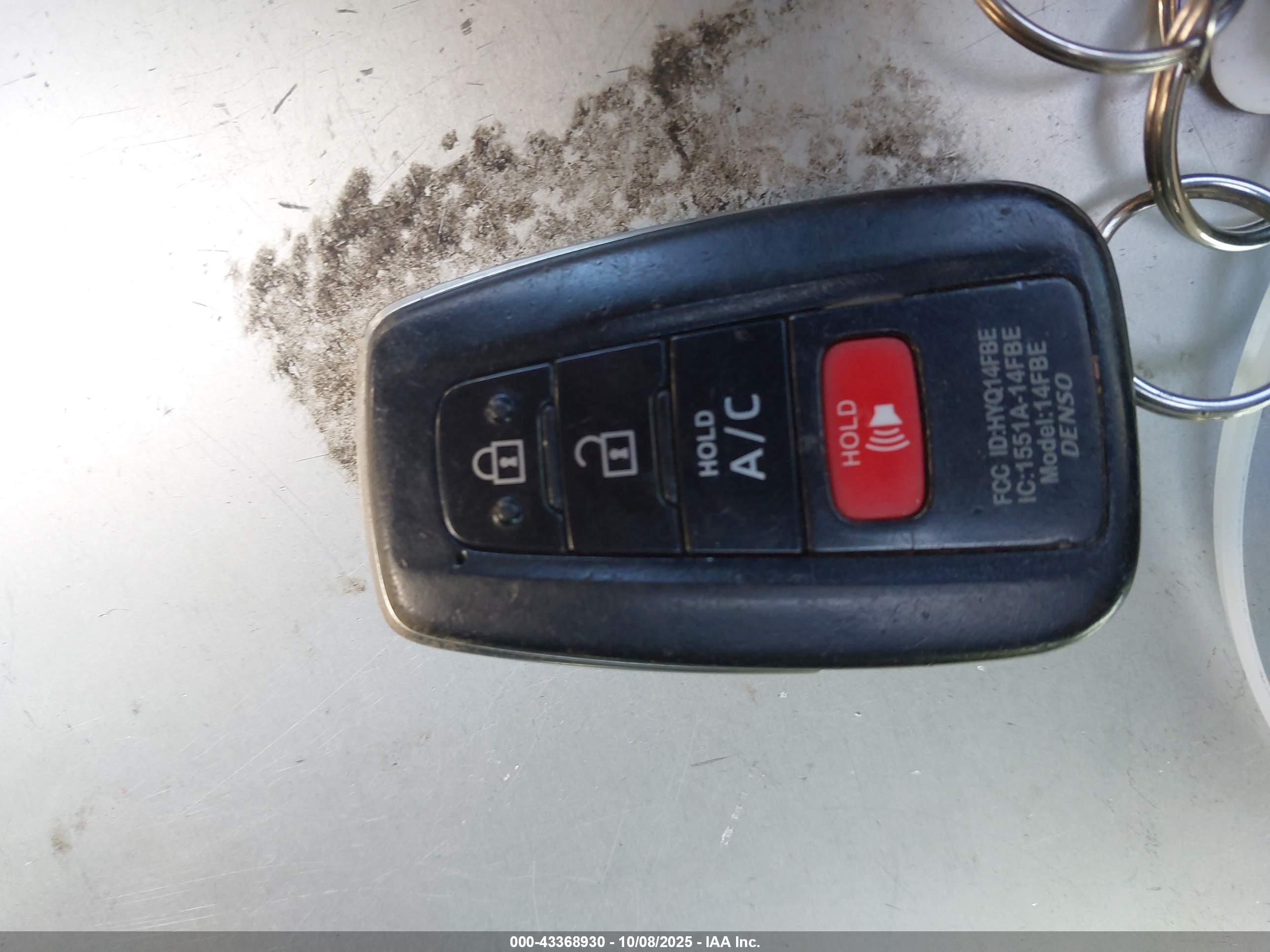 TOYOTA PRIUS image 11