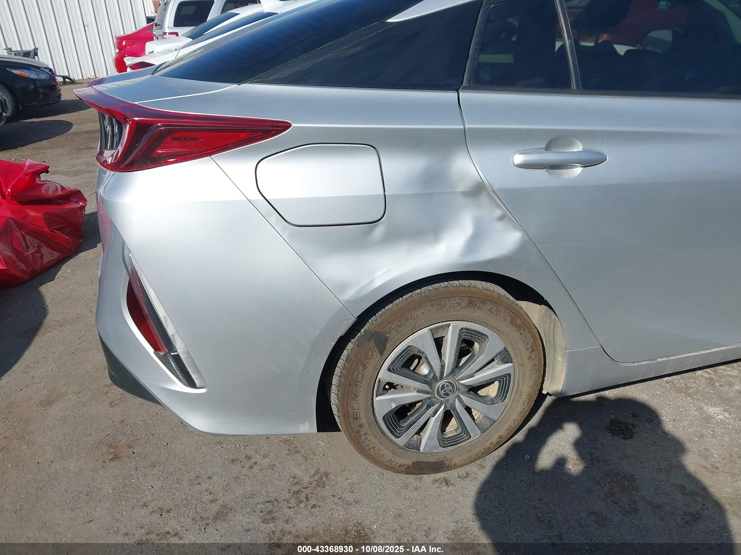 TOYOTA PRIUS image 6