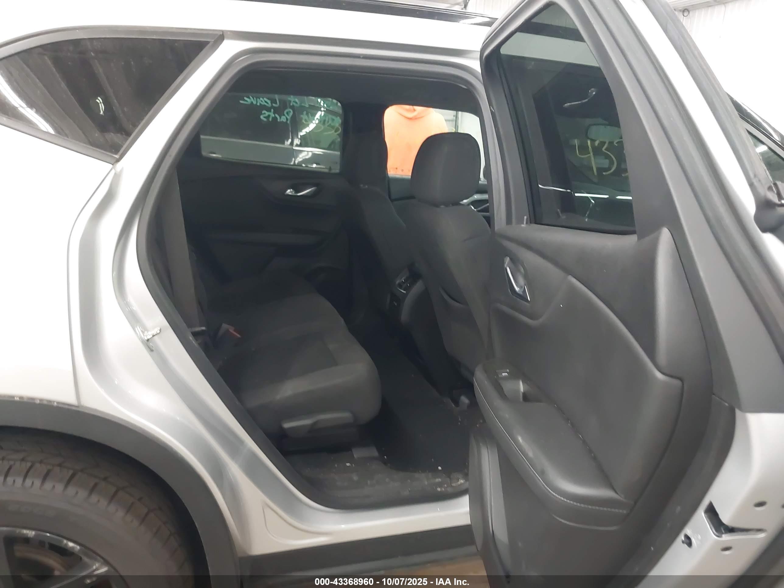 CHEVROLET BLAZER image 8