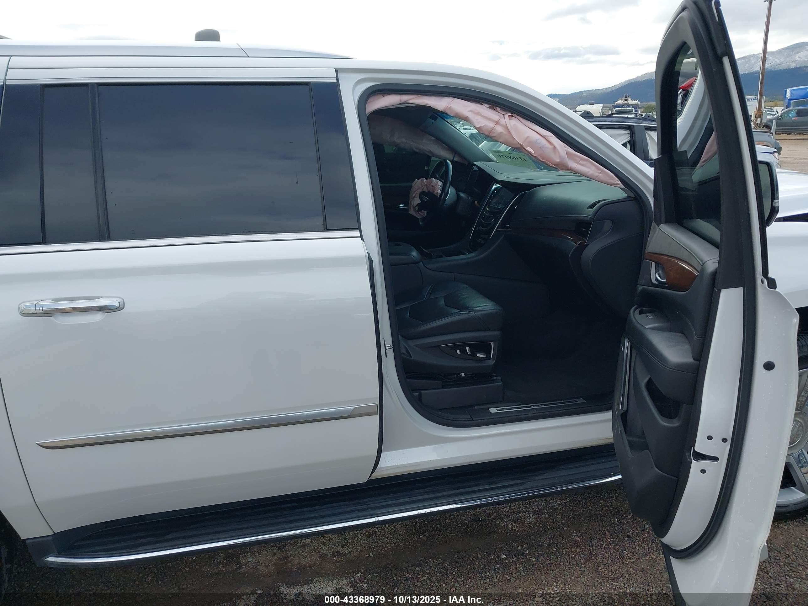 CADILLAC ESCALADE image 5