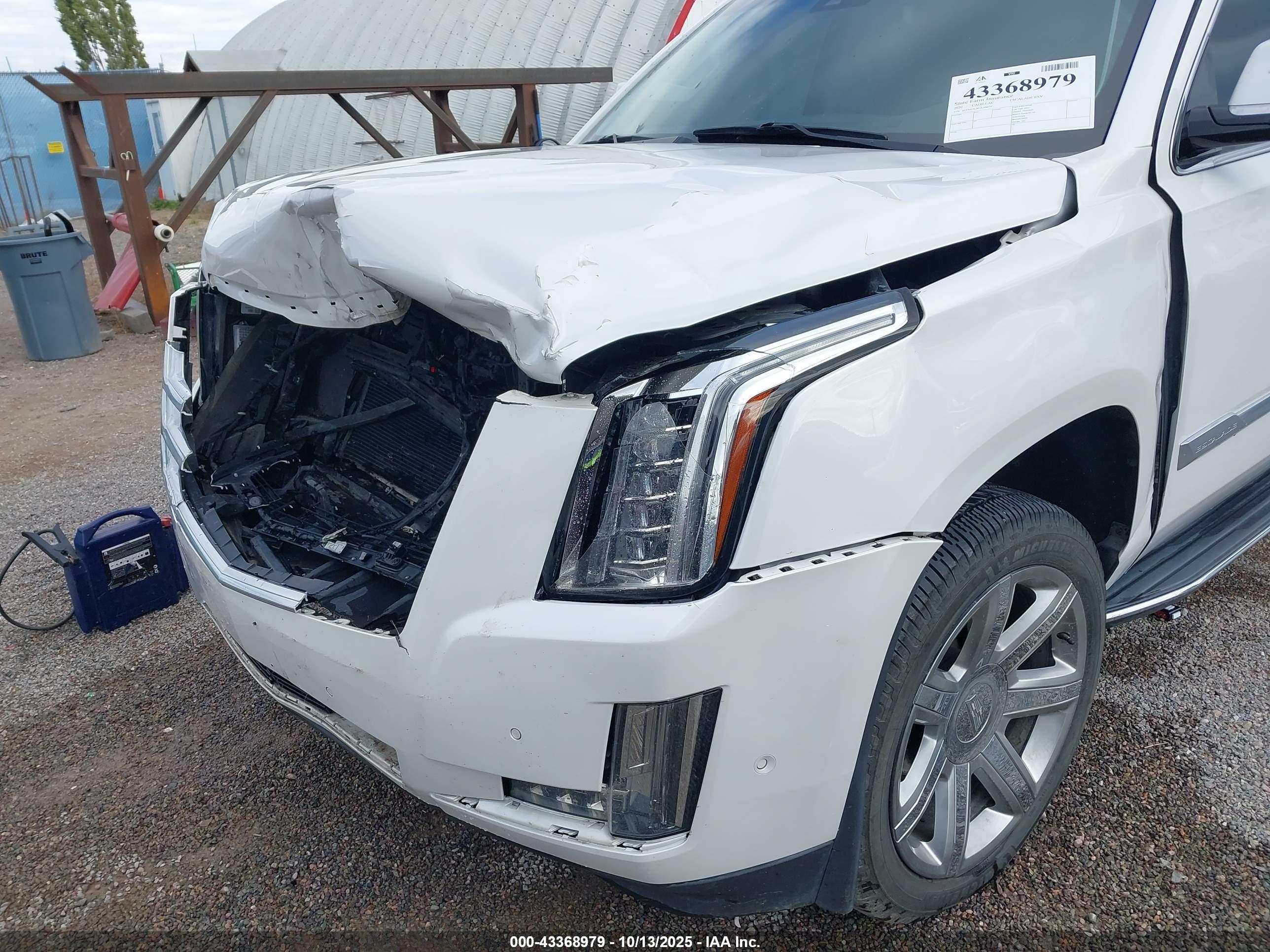 CADILLAC ESCALADE image 6