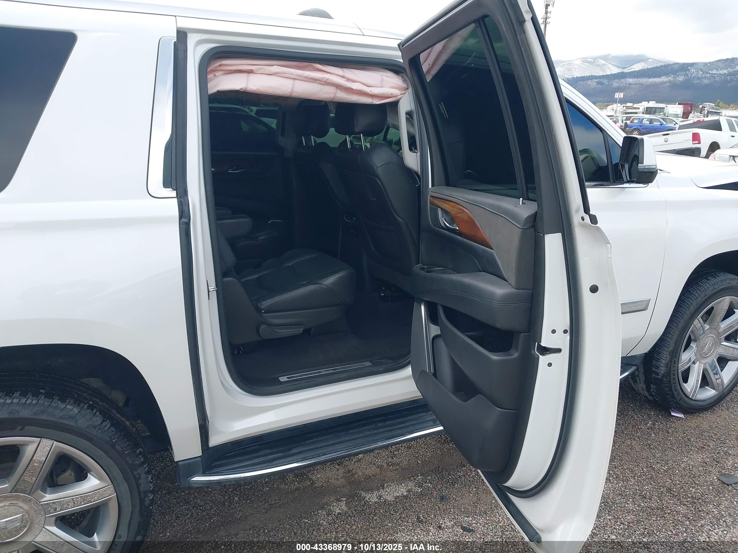 CADILLAC ESCALADE image 8