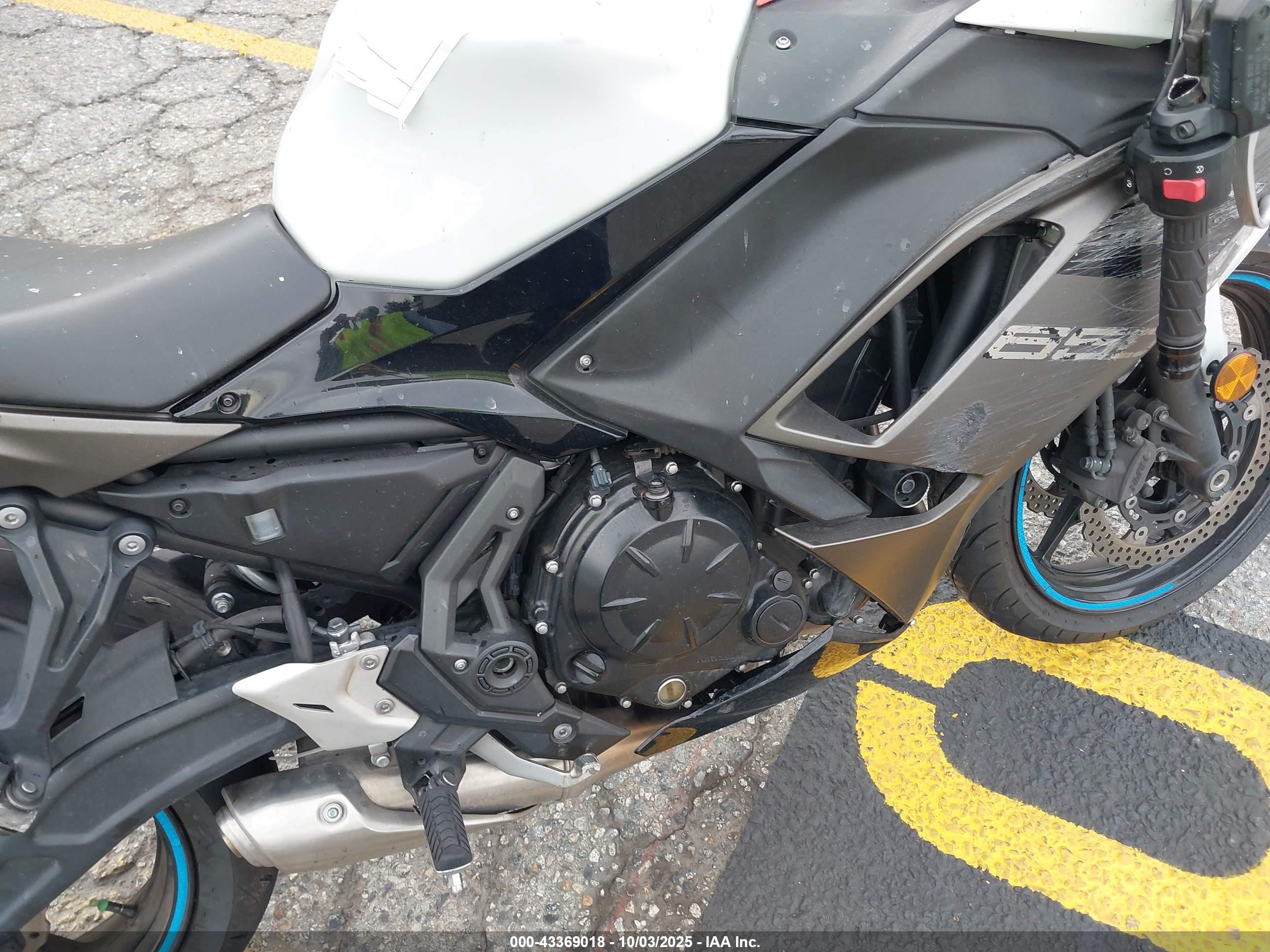 KAWASAKI EX650 image 8