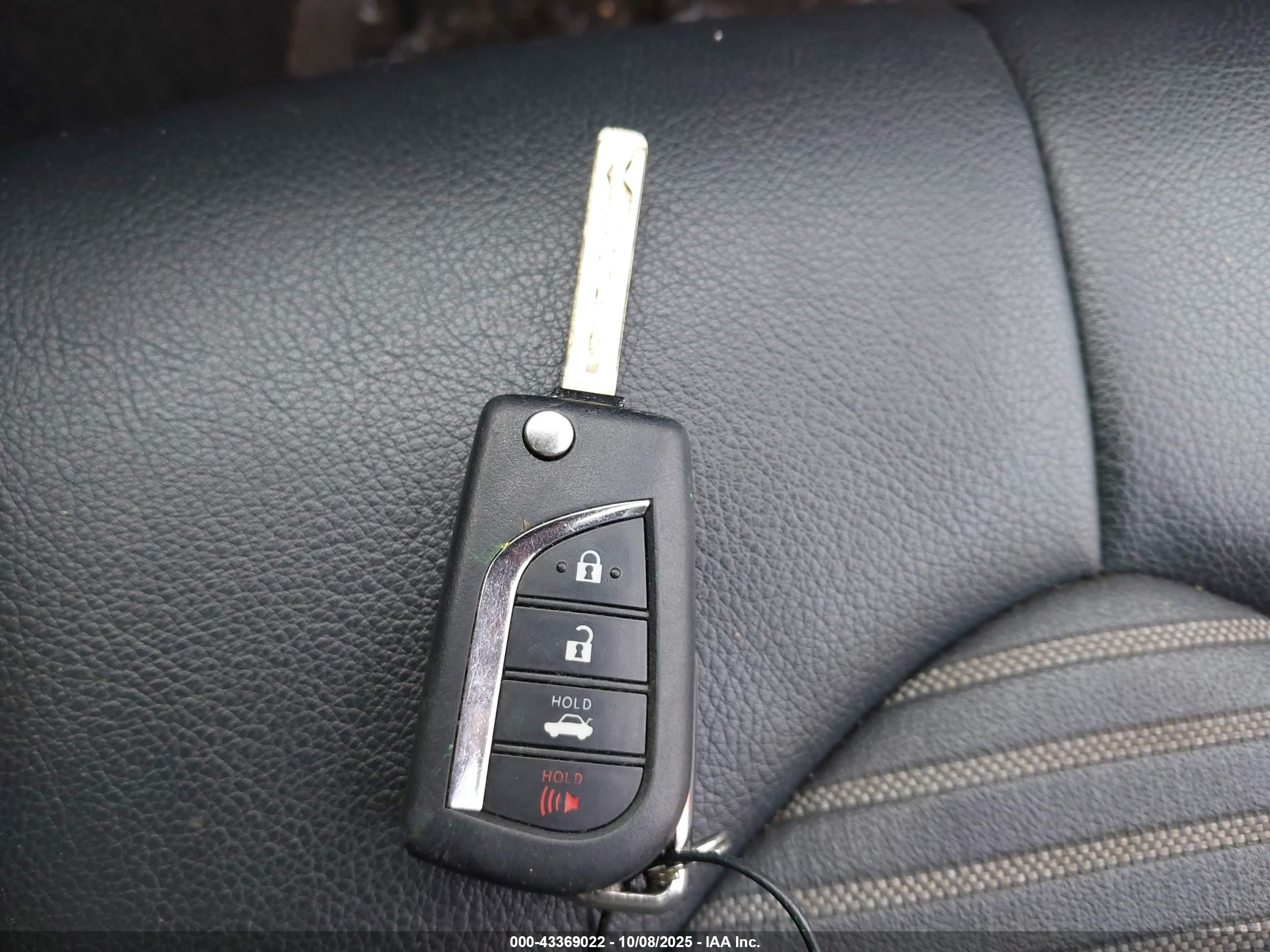 TOYOTA CAMRY image 11