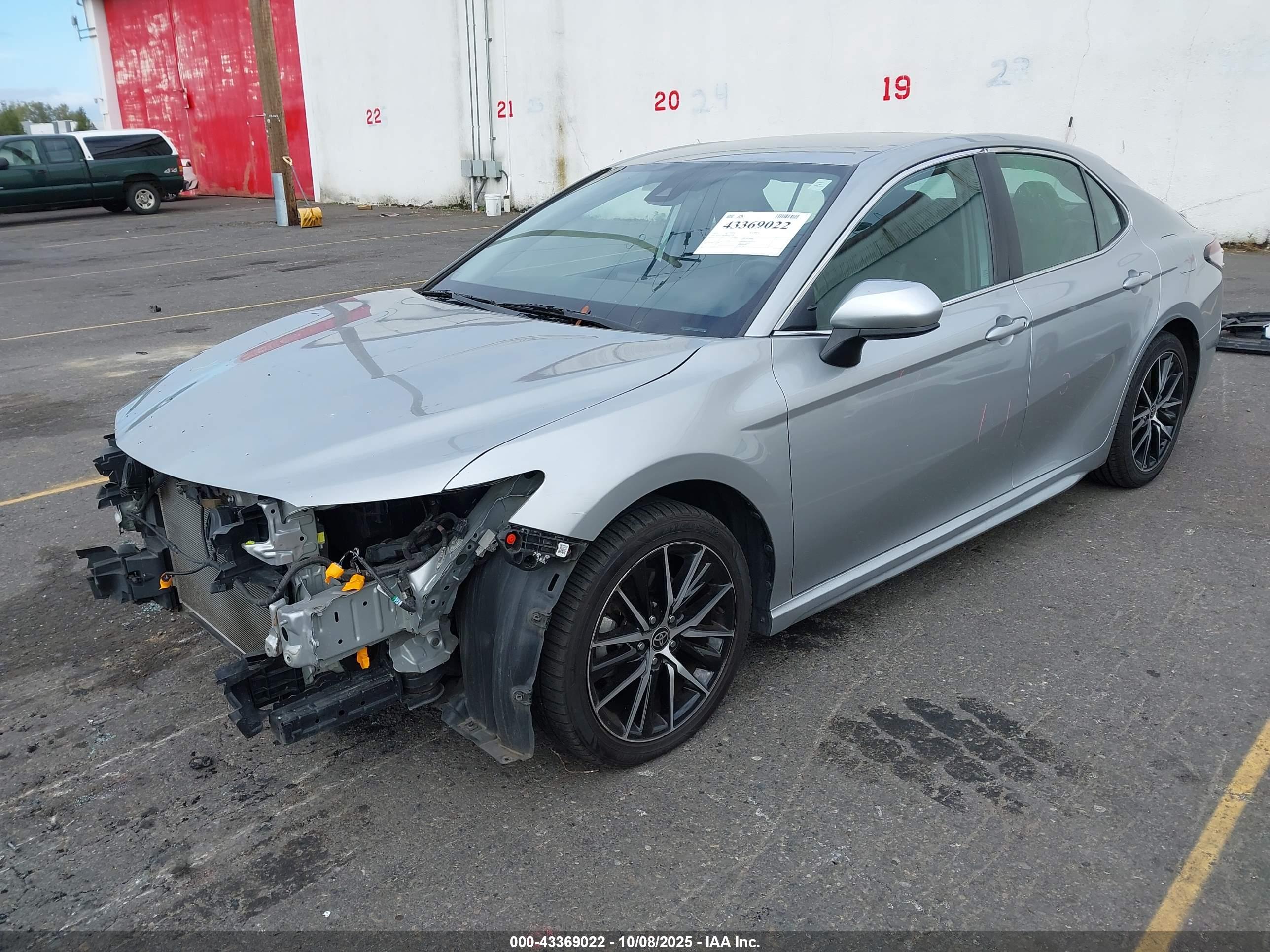 TOYOTA CAMRY image 2
