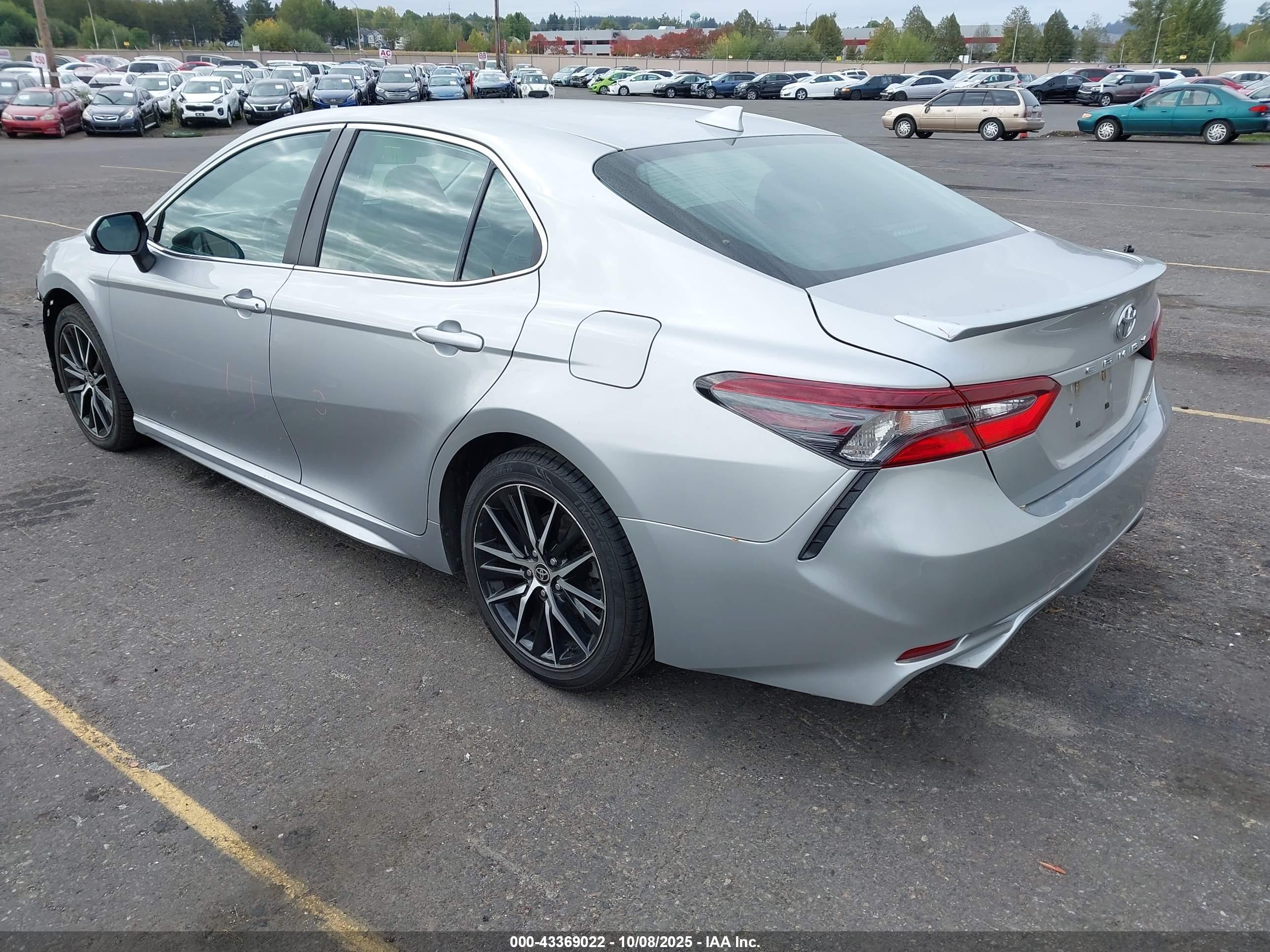 TOYOTA CAMRY image 3