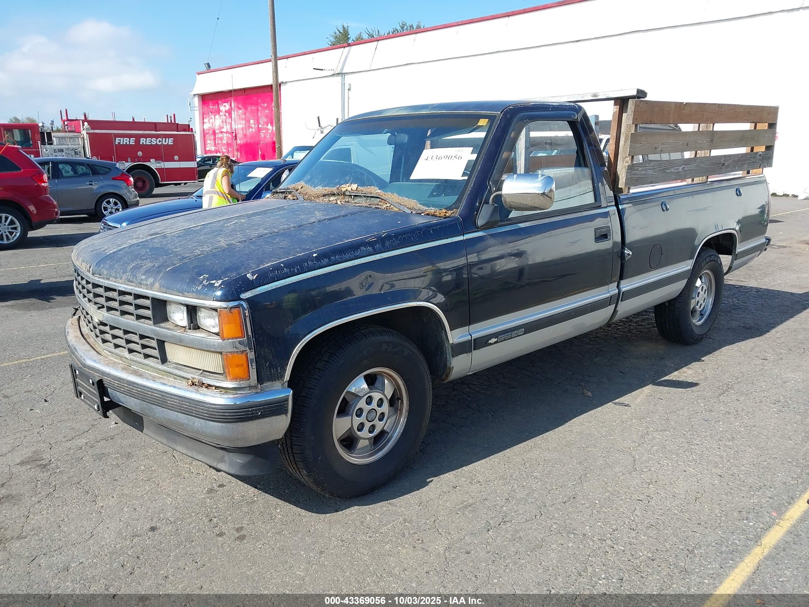 CHEVROLET GMT-400 image 2