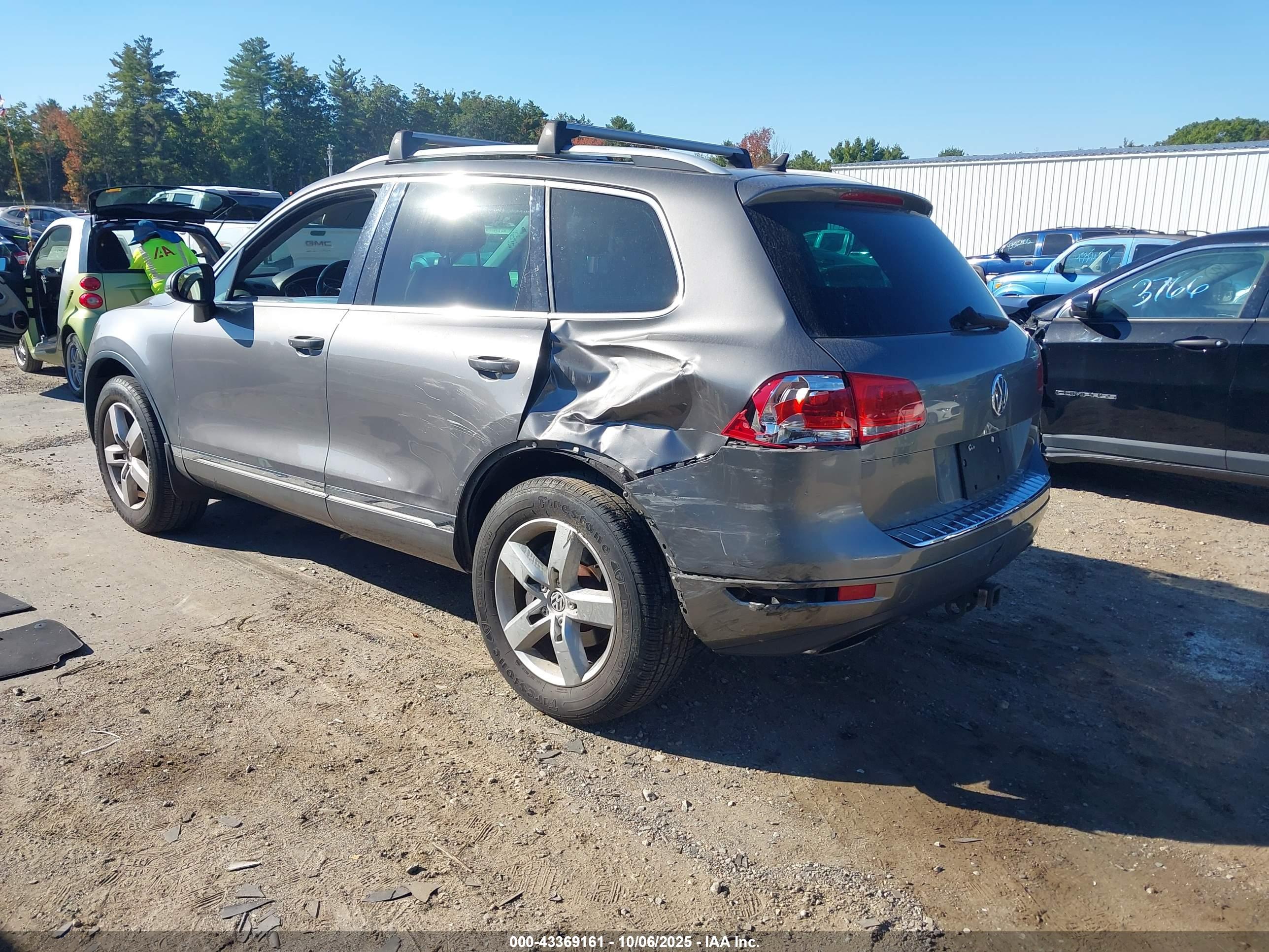 VOLKSWAGEN TOUAREG image 3