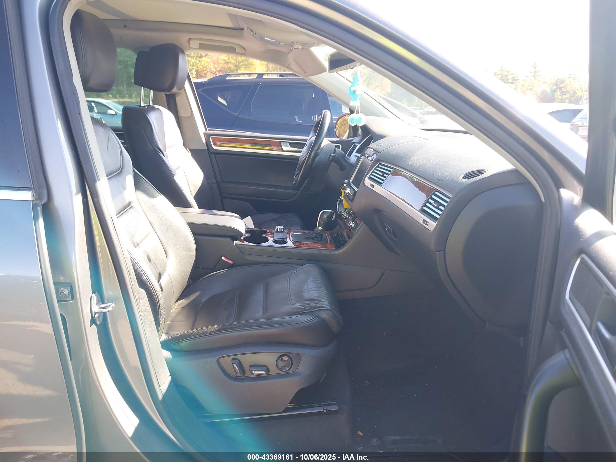 VOLKSWAGEN TOUAREG image 5