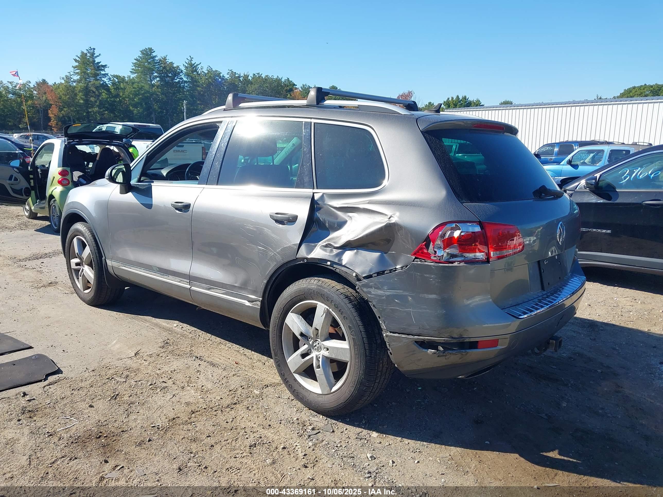 VOLKSWAGEN TOUAREG image 6