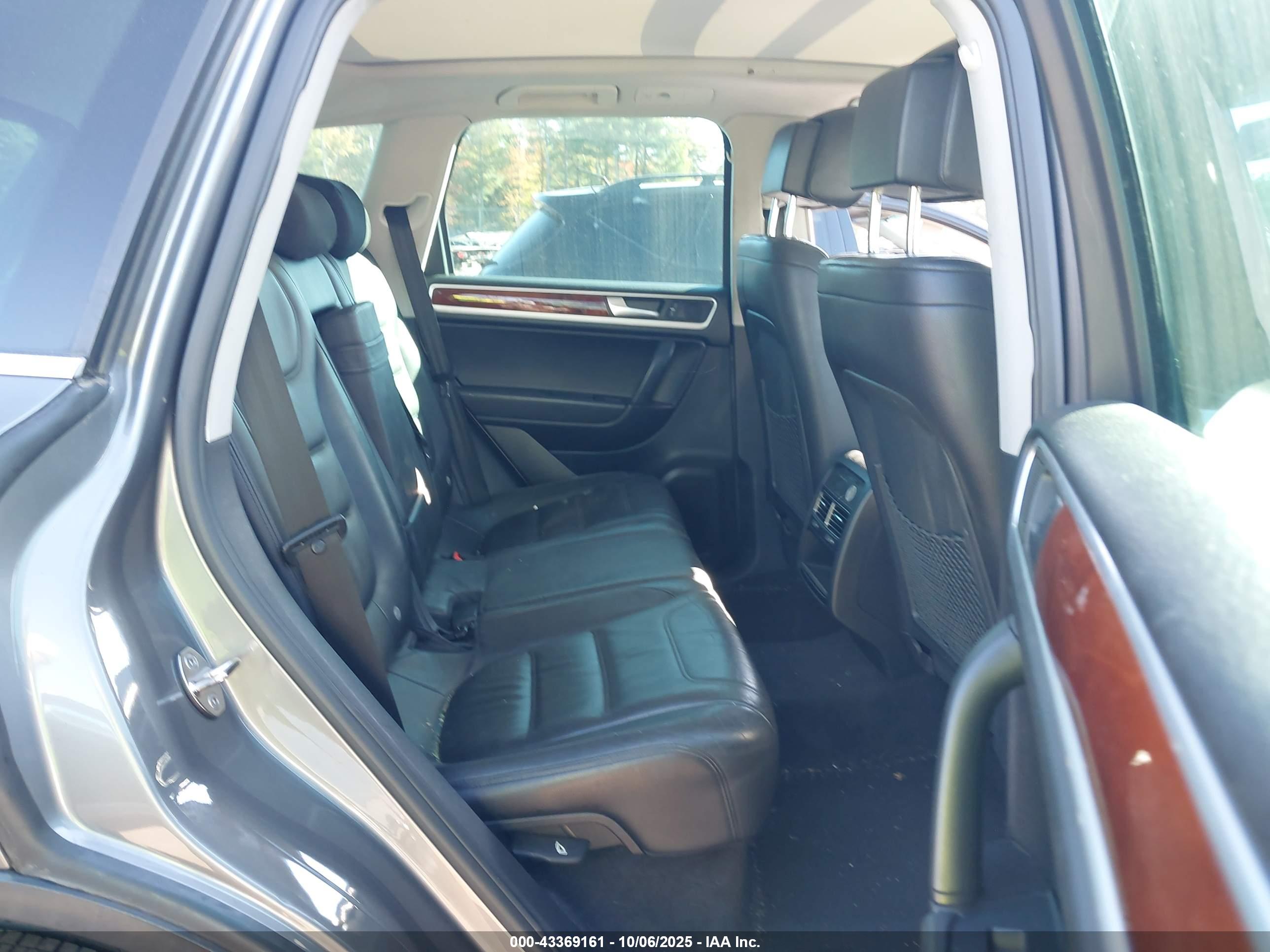 VOLKSWAGEN TOUAREG image 8