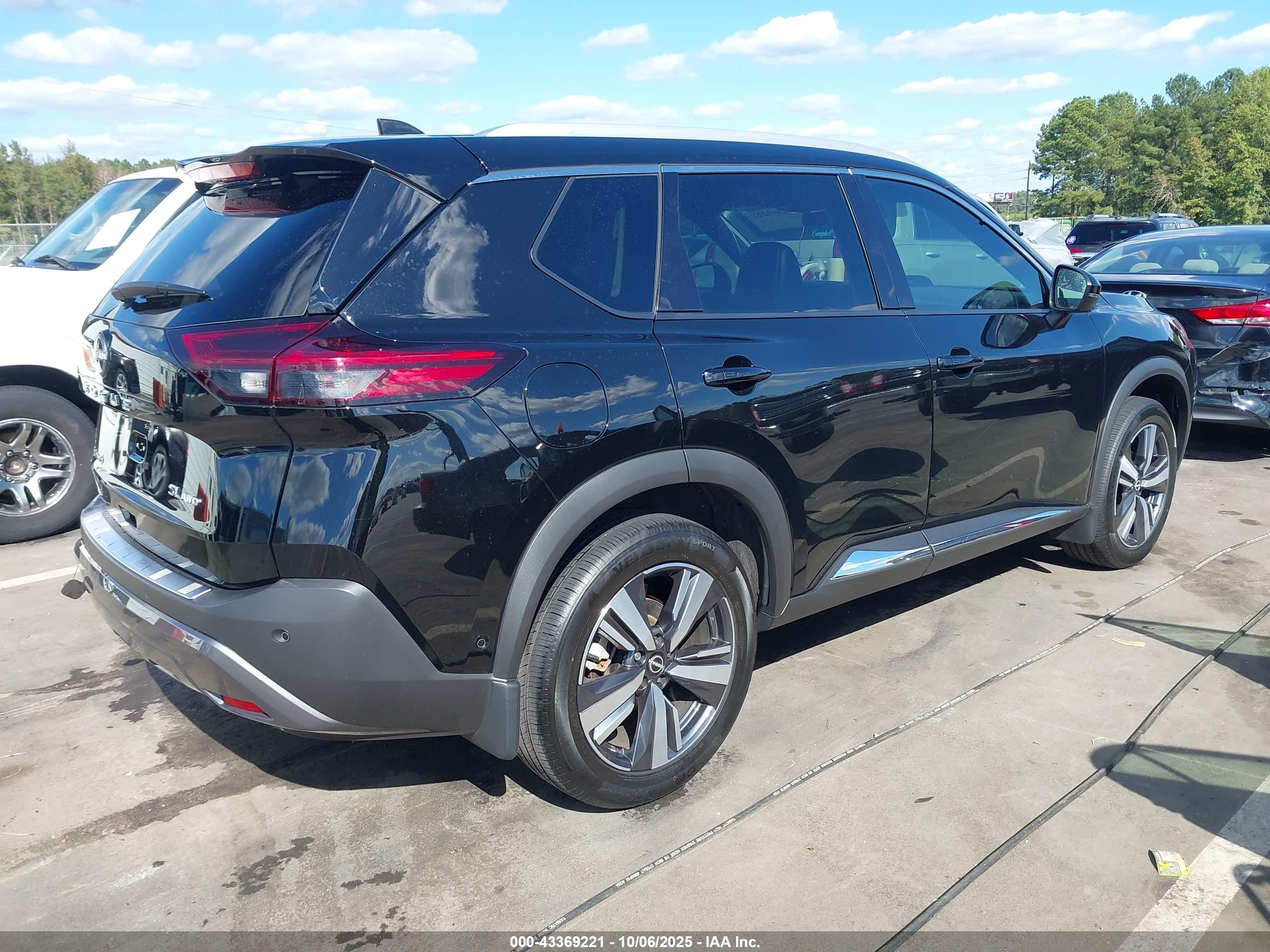 NISSAN ROGUE image 4