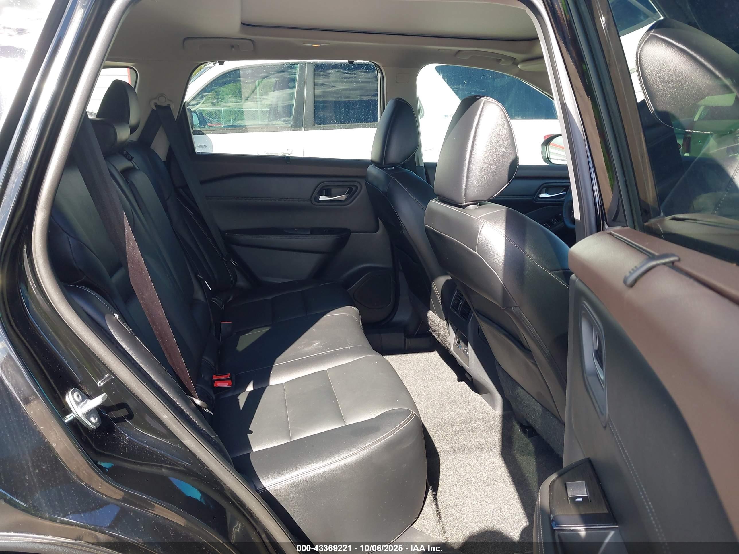 NISSAN ROGUE image 8